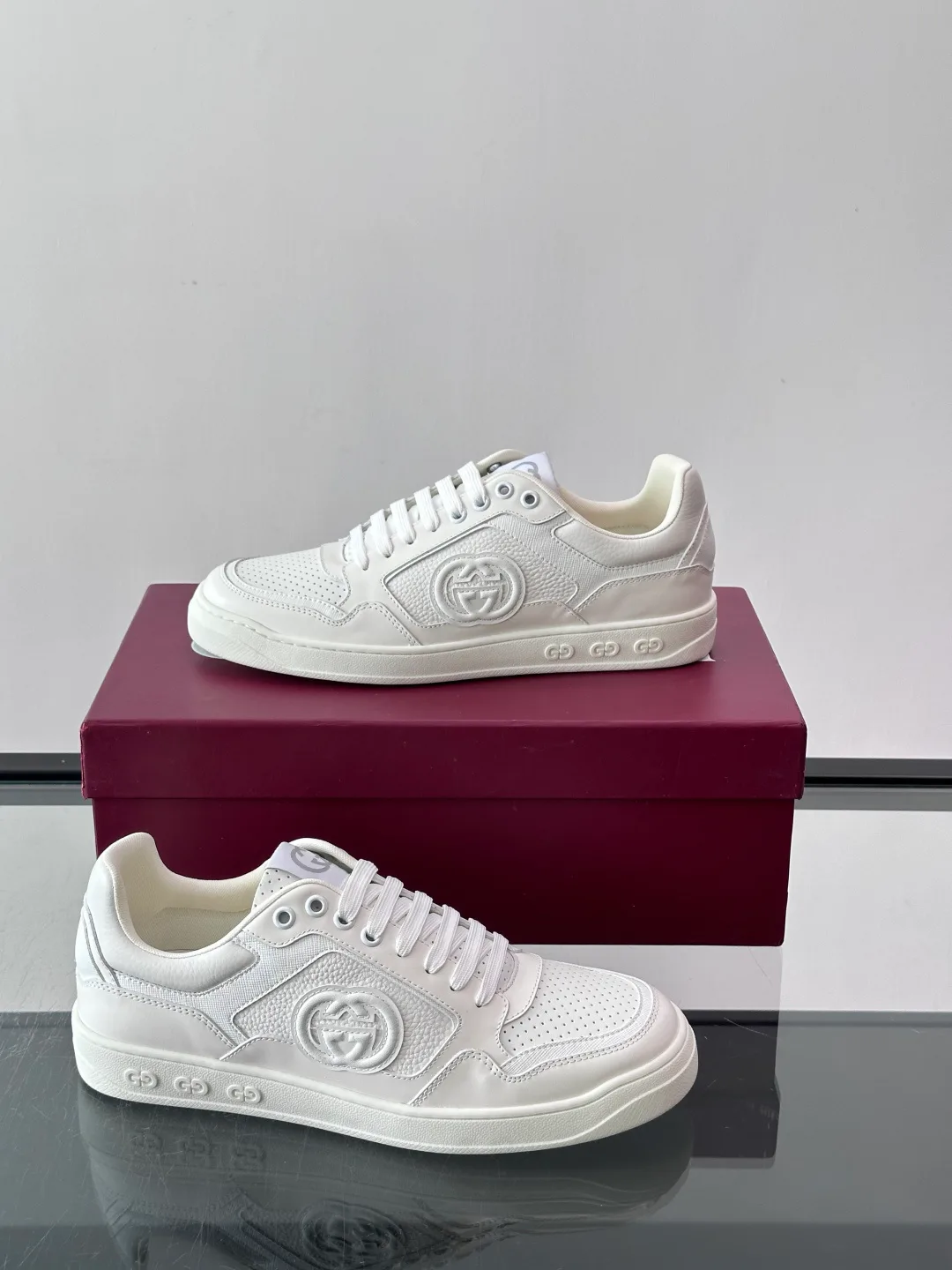 Women's Sneakers GUCCI 18102704