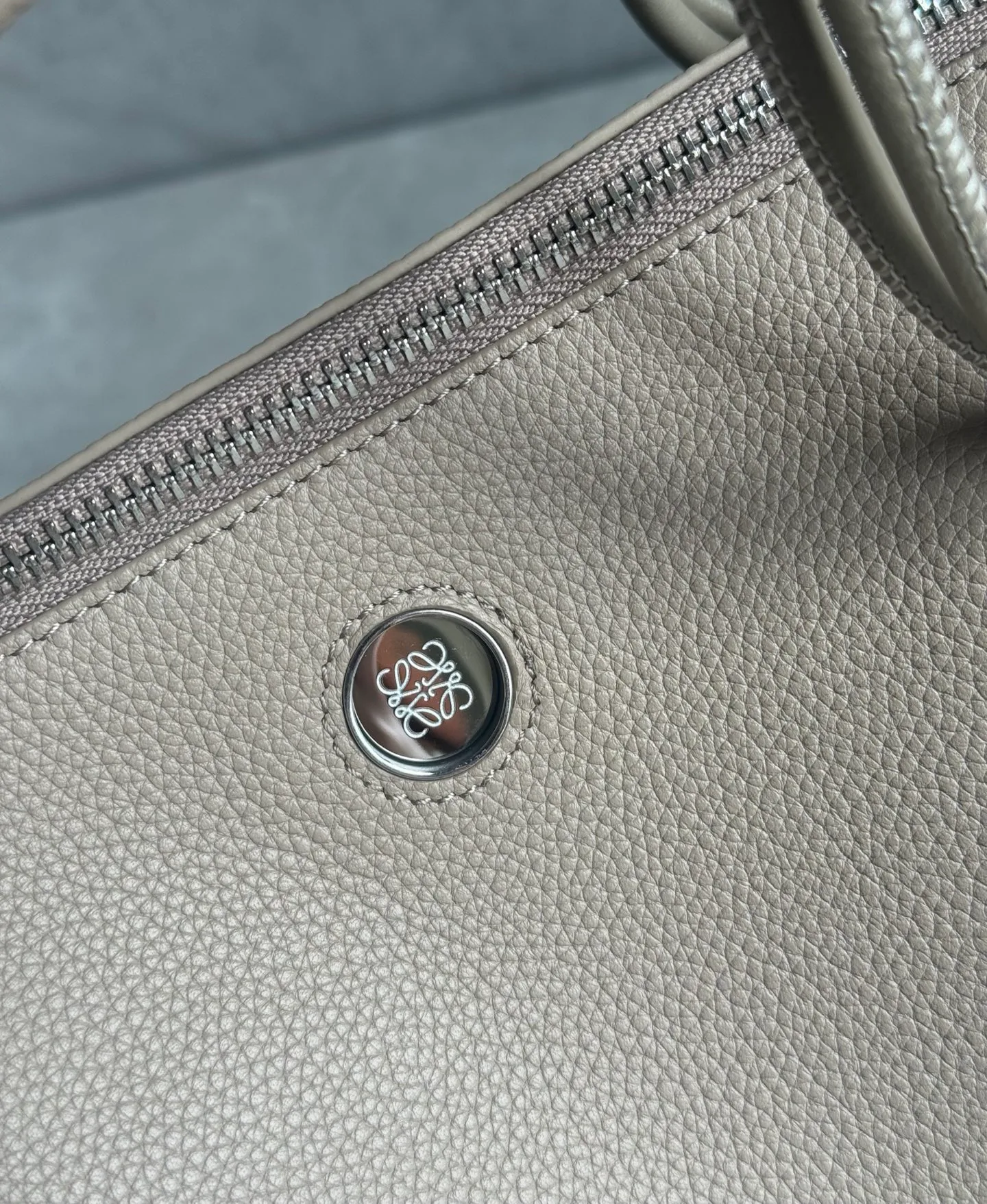 Women's Classic Handbags LOEWE 17551248