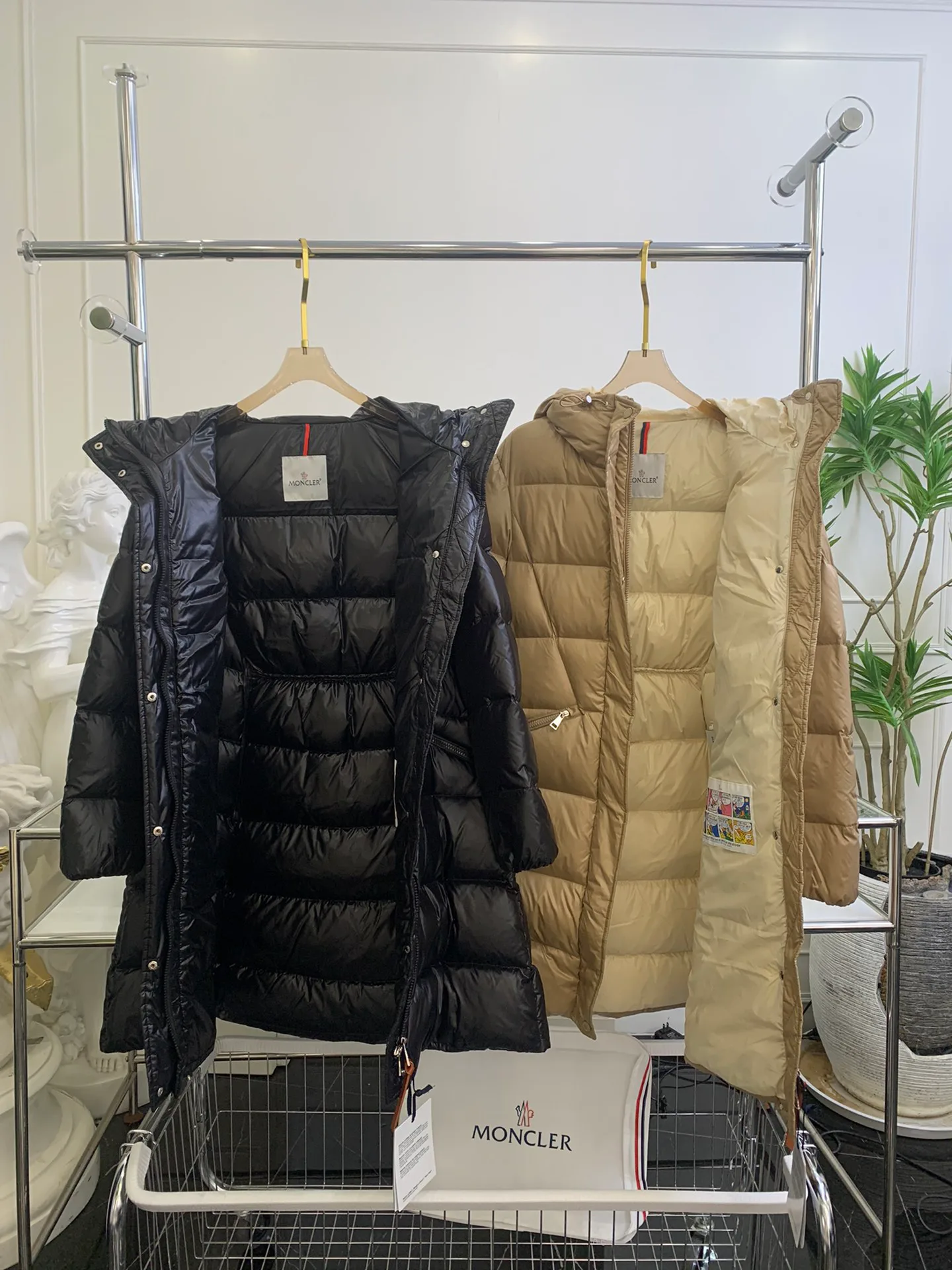 Women's Jackets And Down Jackets MONCLER 18240675