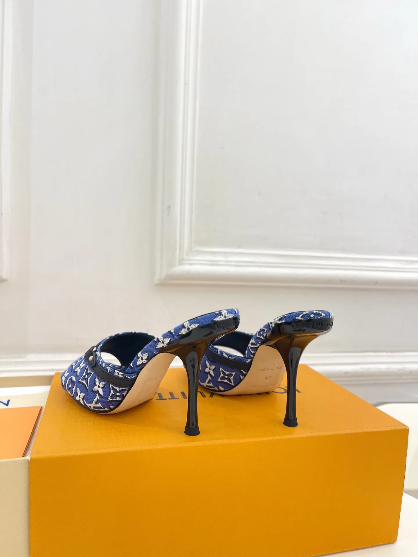 Women's Mules And Clogs LOUIS VUITTON 17506942