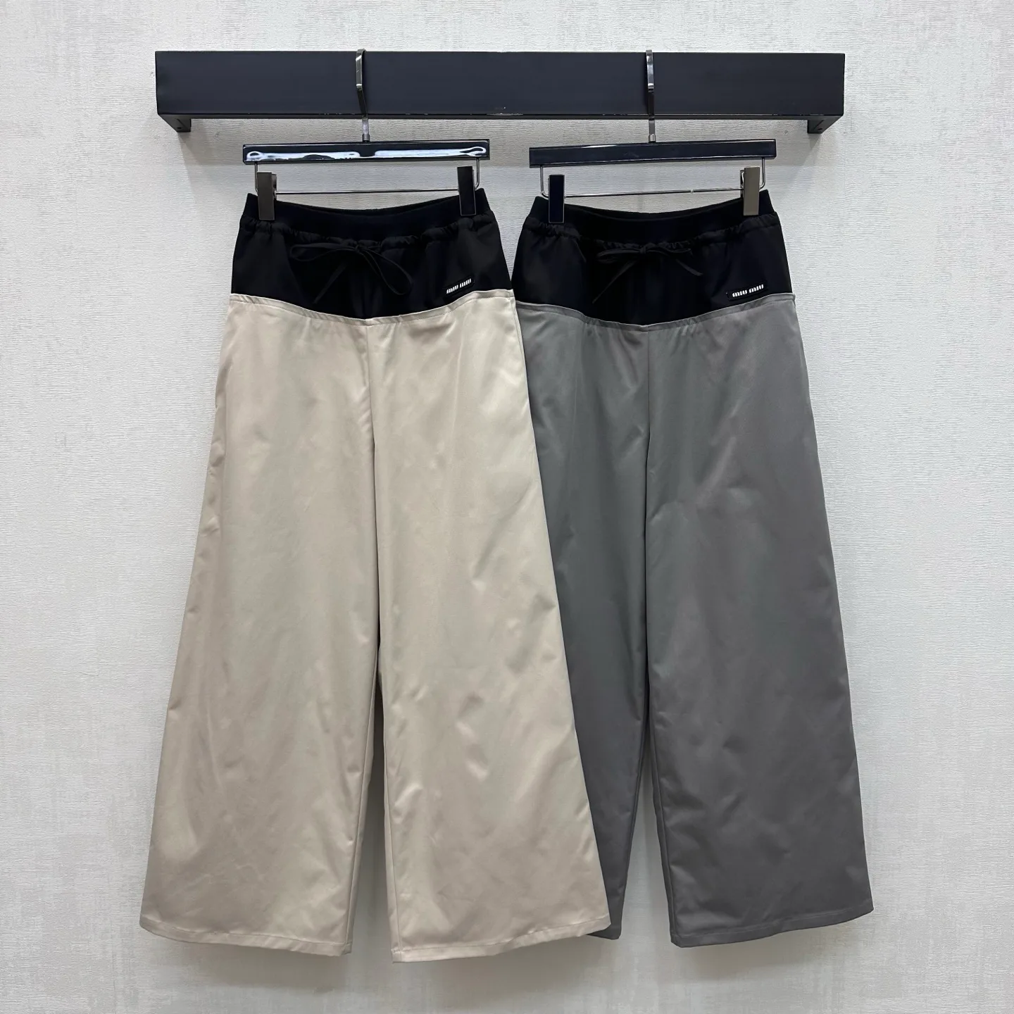 Women's Trousers MIU MIU 18328037