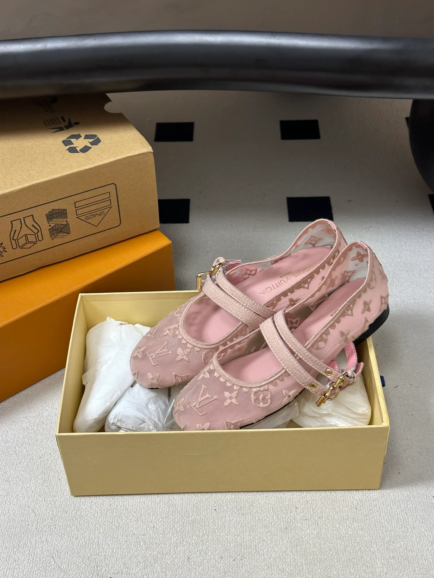 Women's Ballet Flats LOUIS VUITTON 18340938