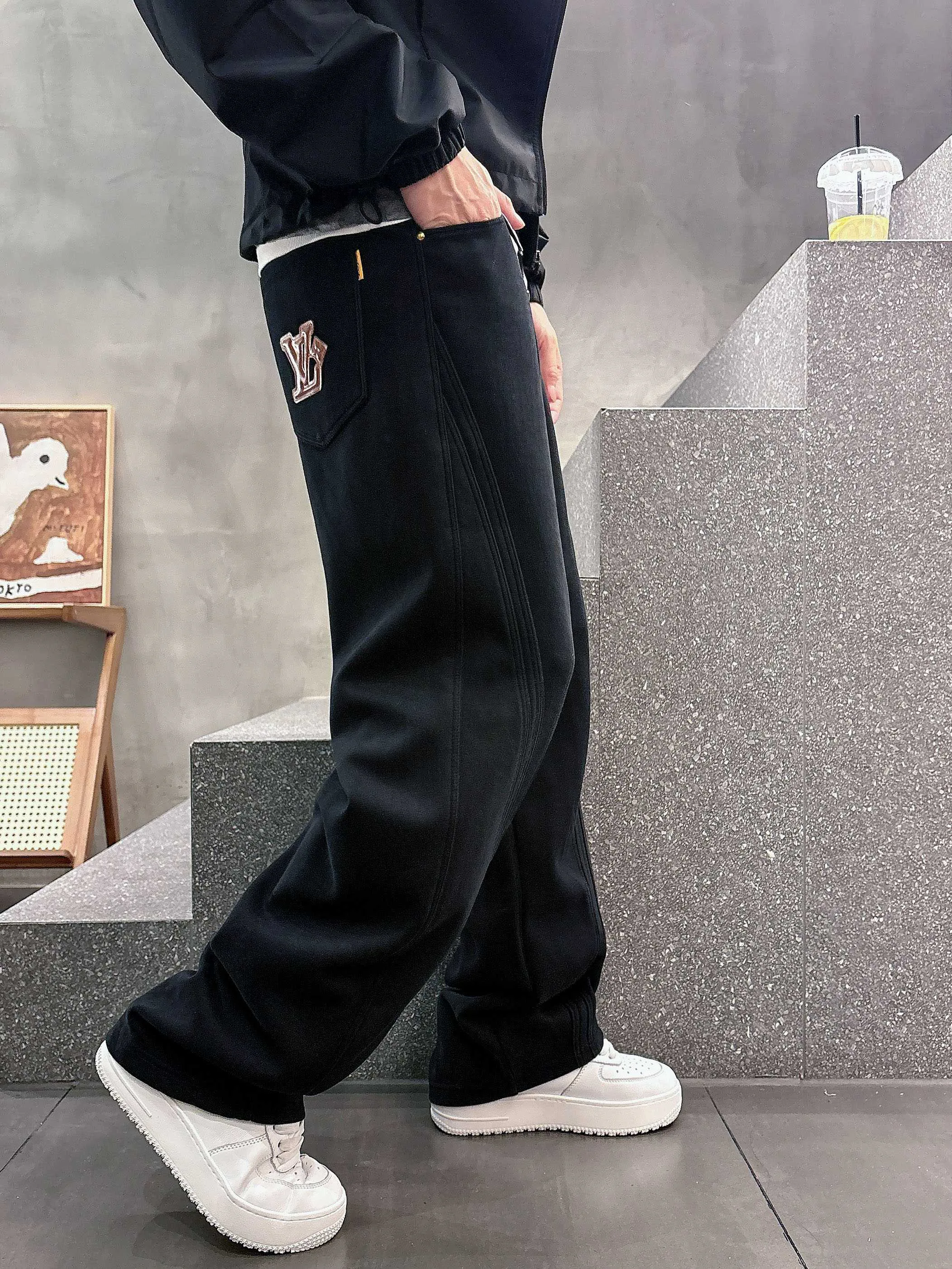 Men's Trousers LOUIS VUITTON 18368680