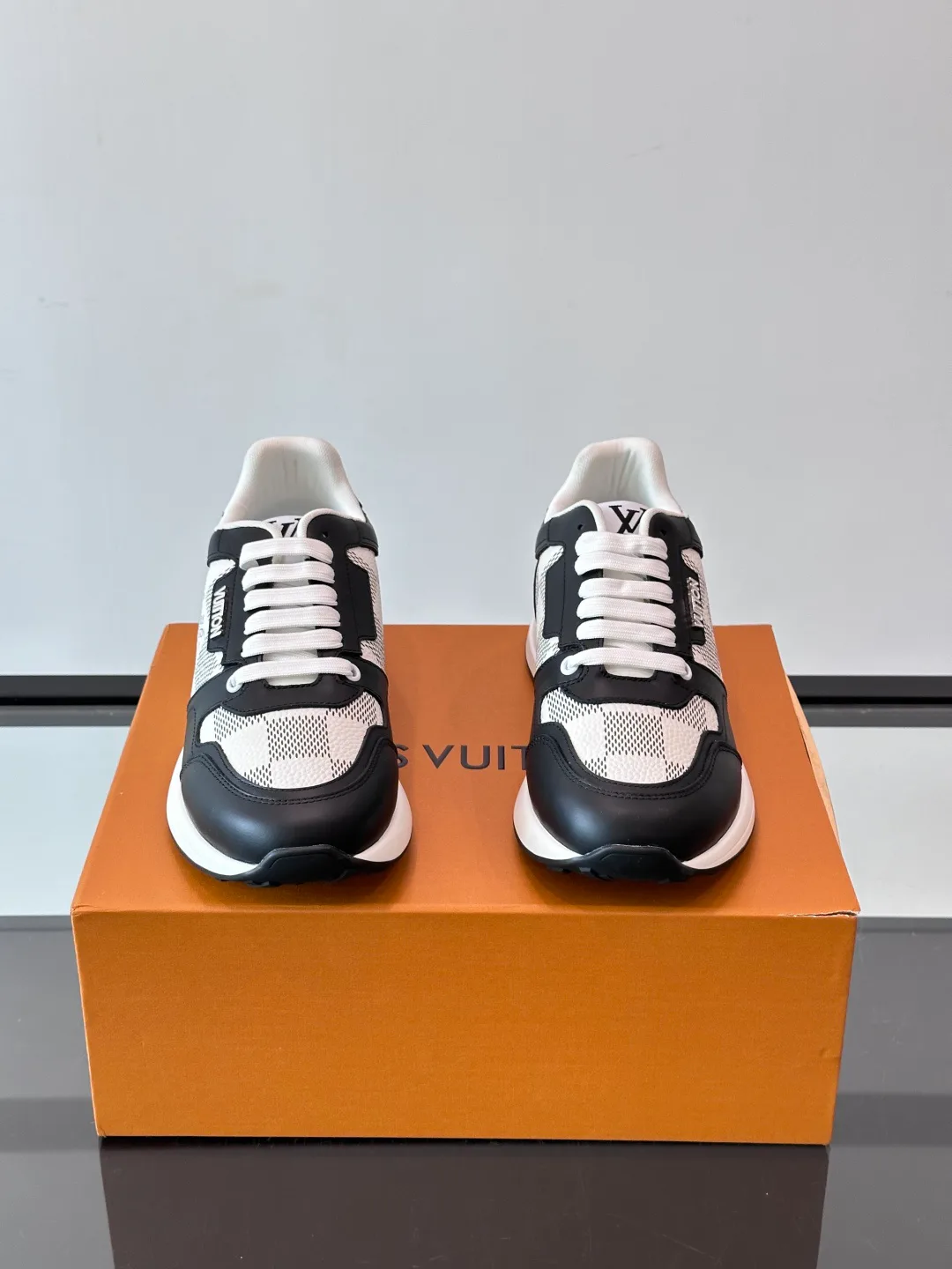 Men's Sneakers LOUIS VUITTON 18400554