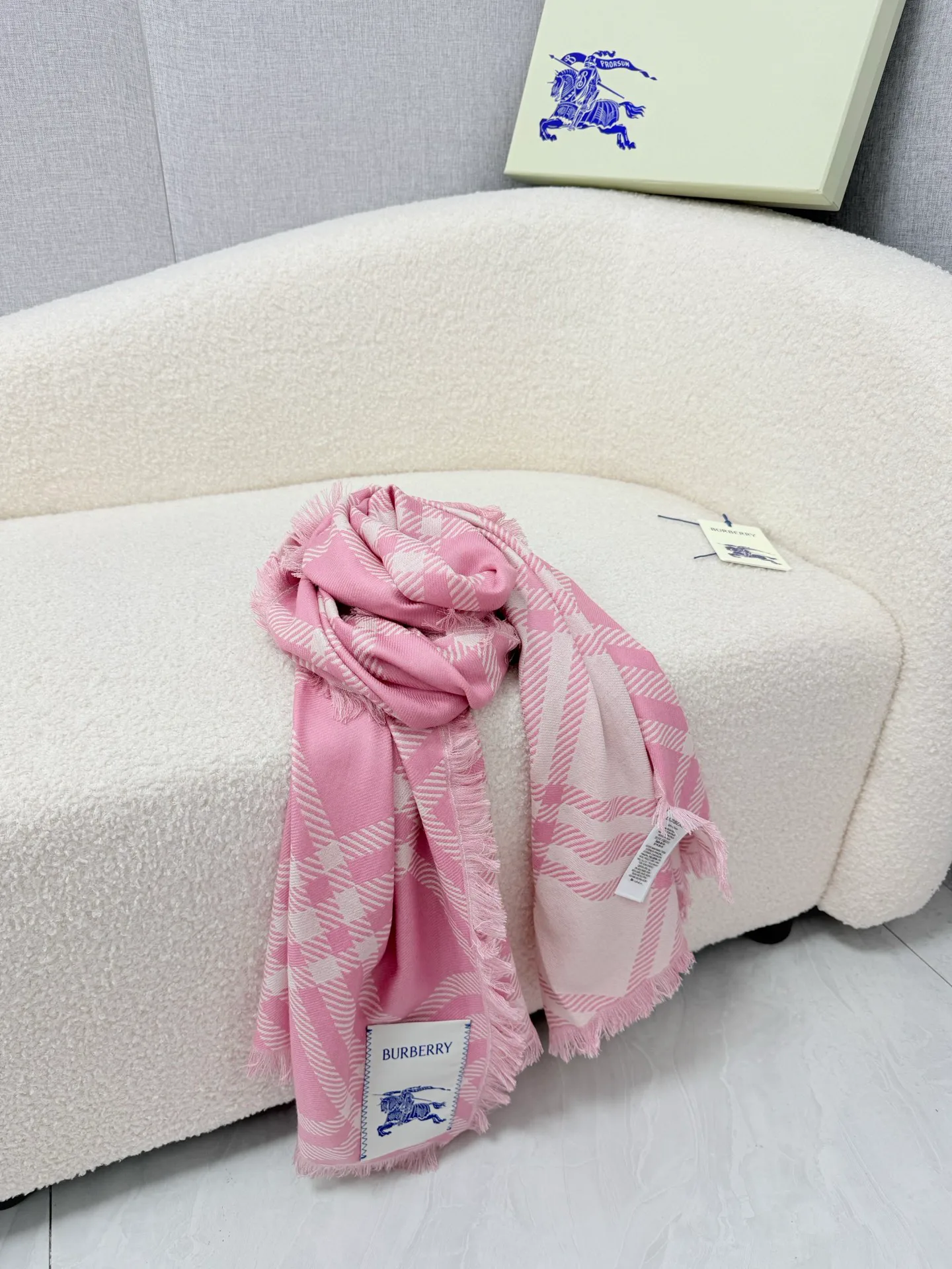 Scarves BURBERRY 18322315