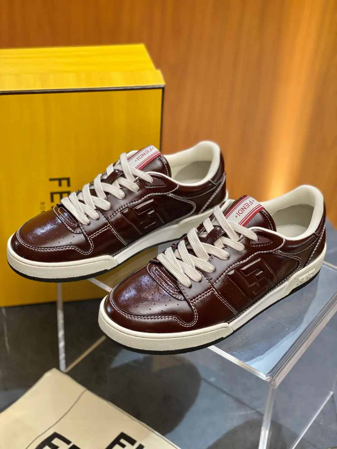 Women's Sneakers FENDI 18119371