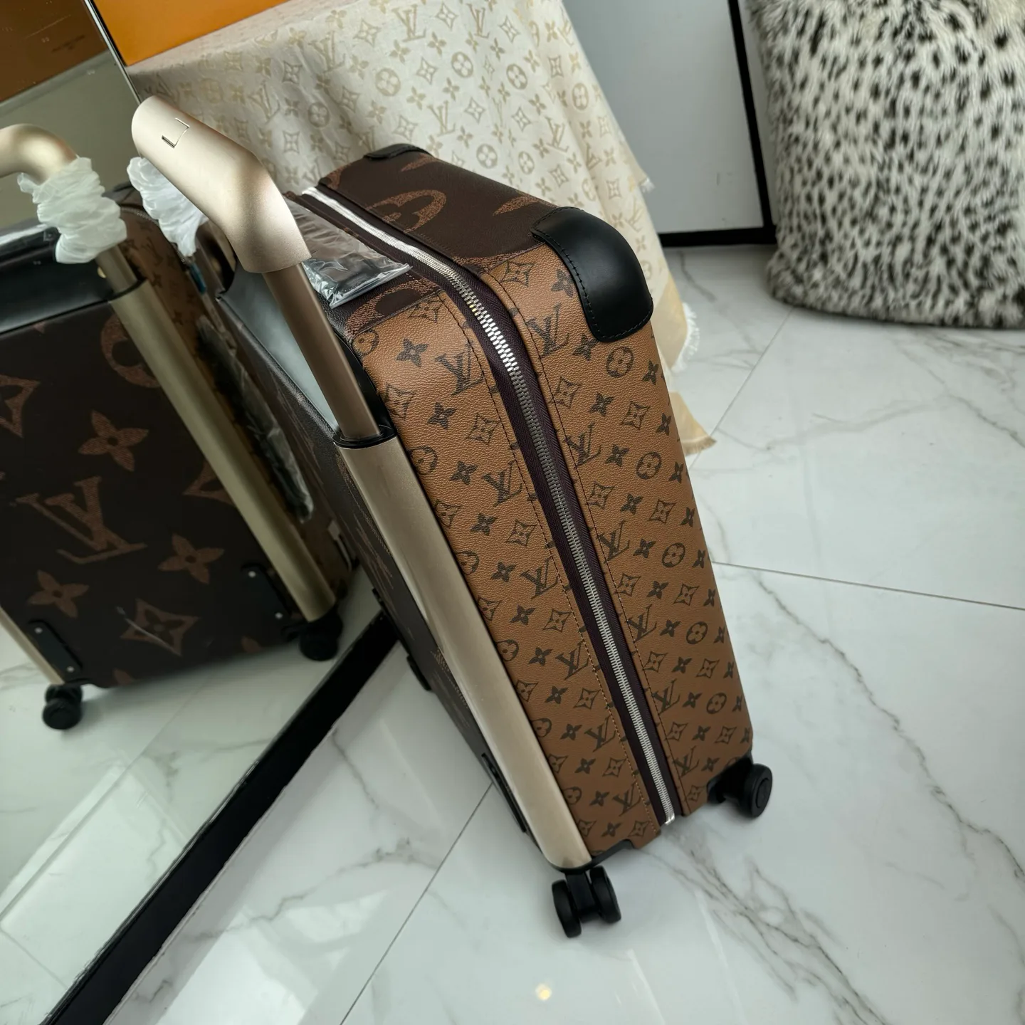 Suitcases LOUIS VUITTON 17801480