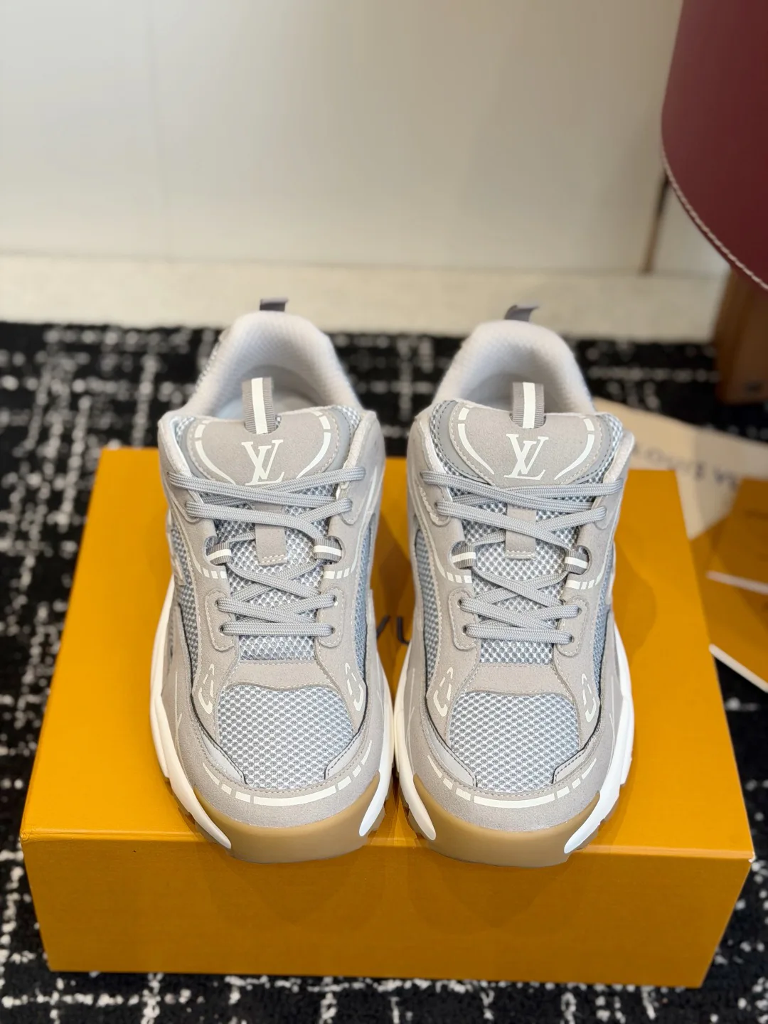 Men's Sneakers LOUIS VUITTON 17437986