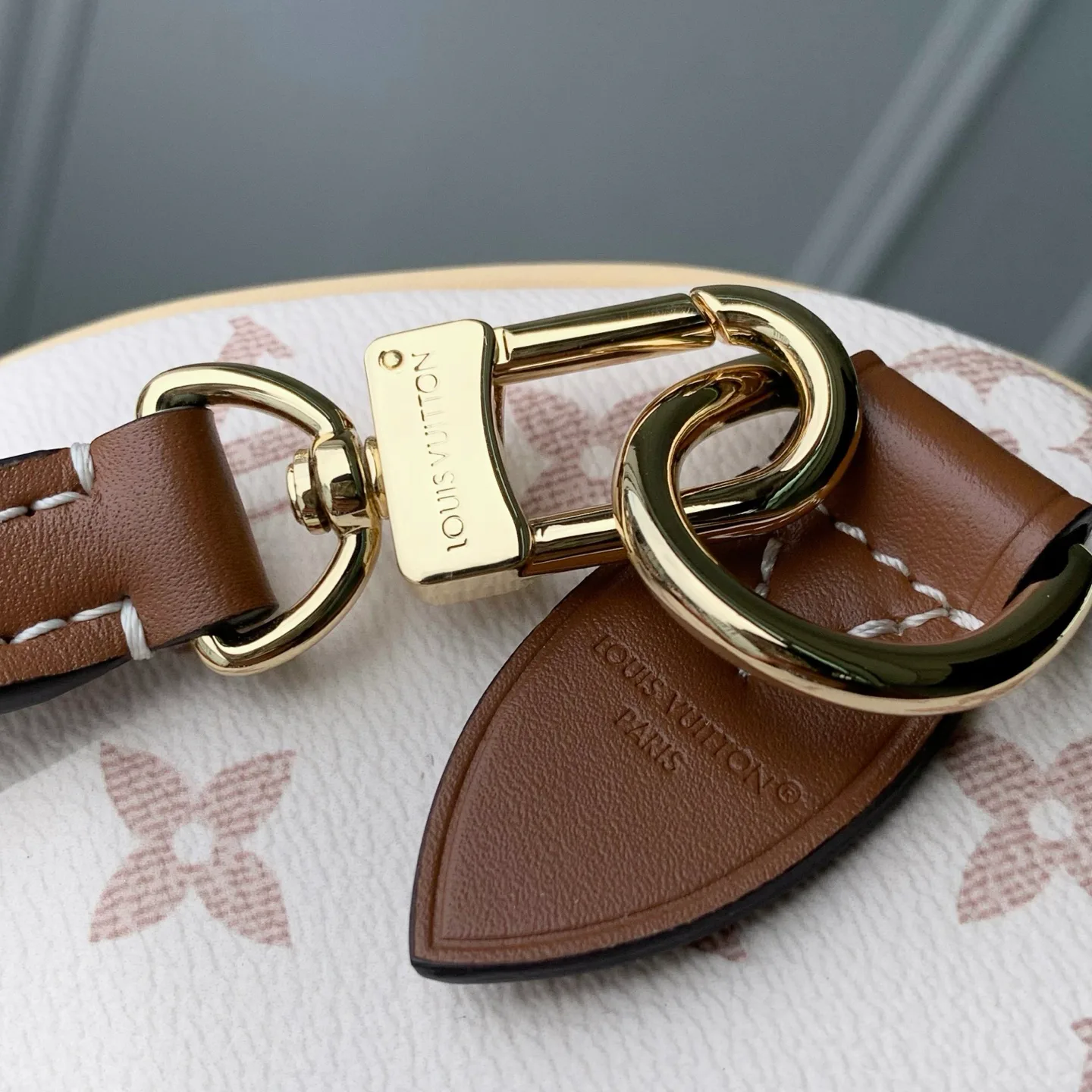 Women's Classic Handbags LOUIS VUITTON 18412607