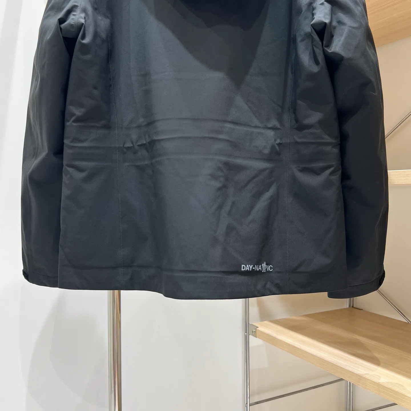 Women's Jackets And Down Jackets MONCLER 18131361