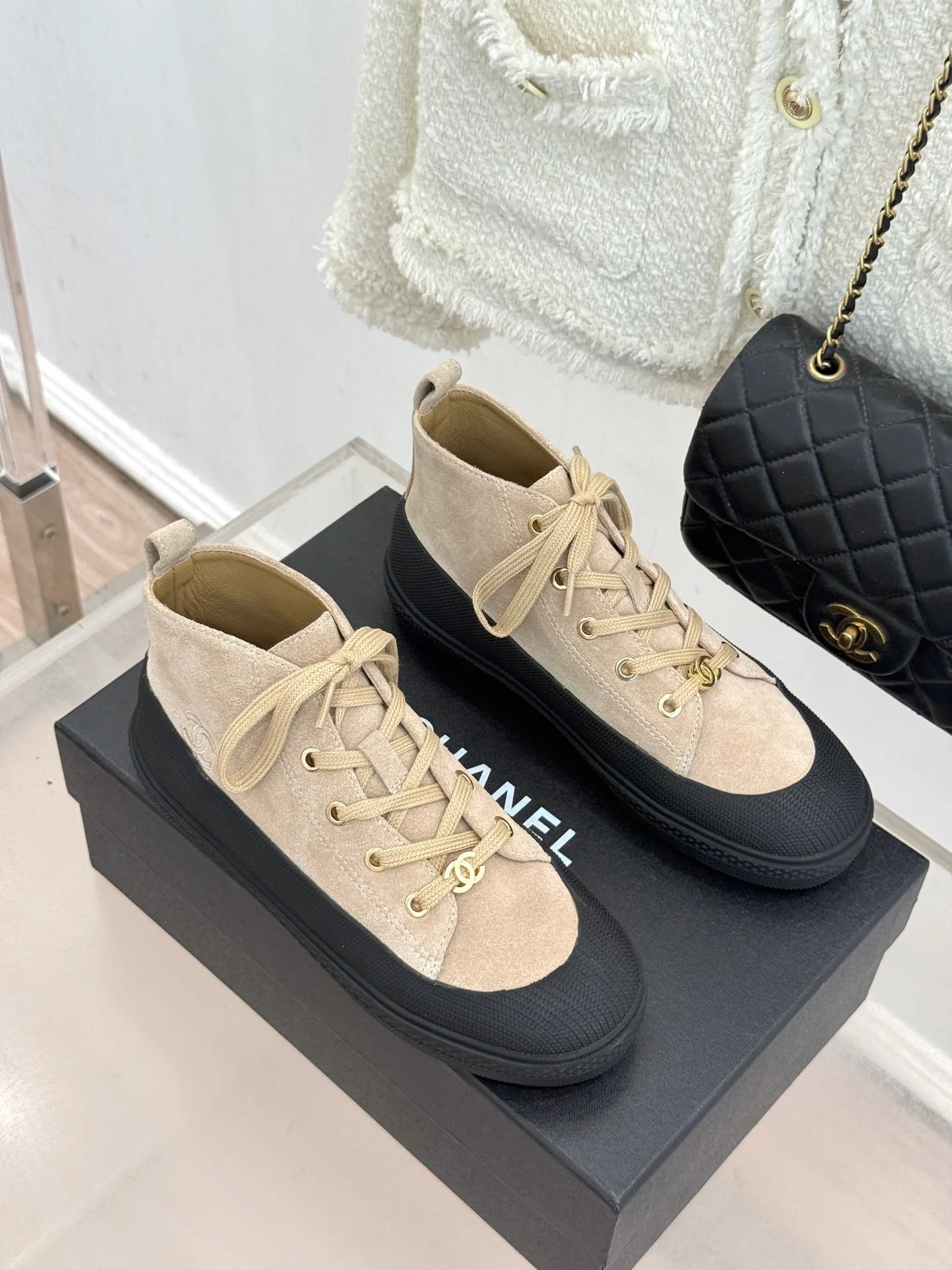 Women's Sneakers CHANEL 18436487