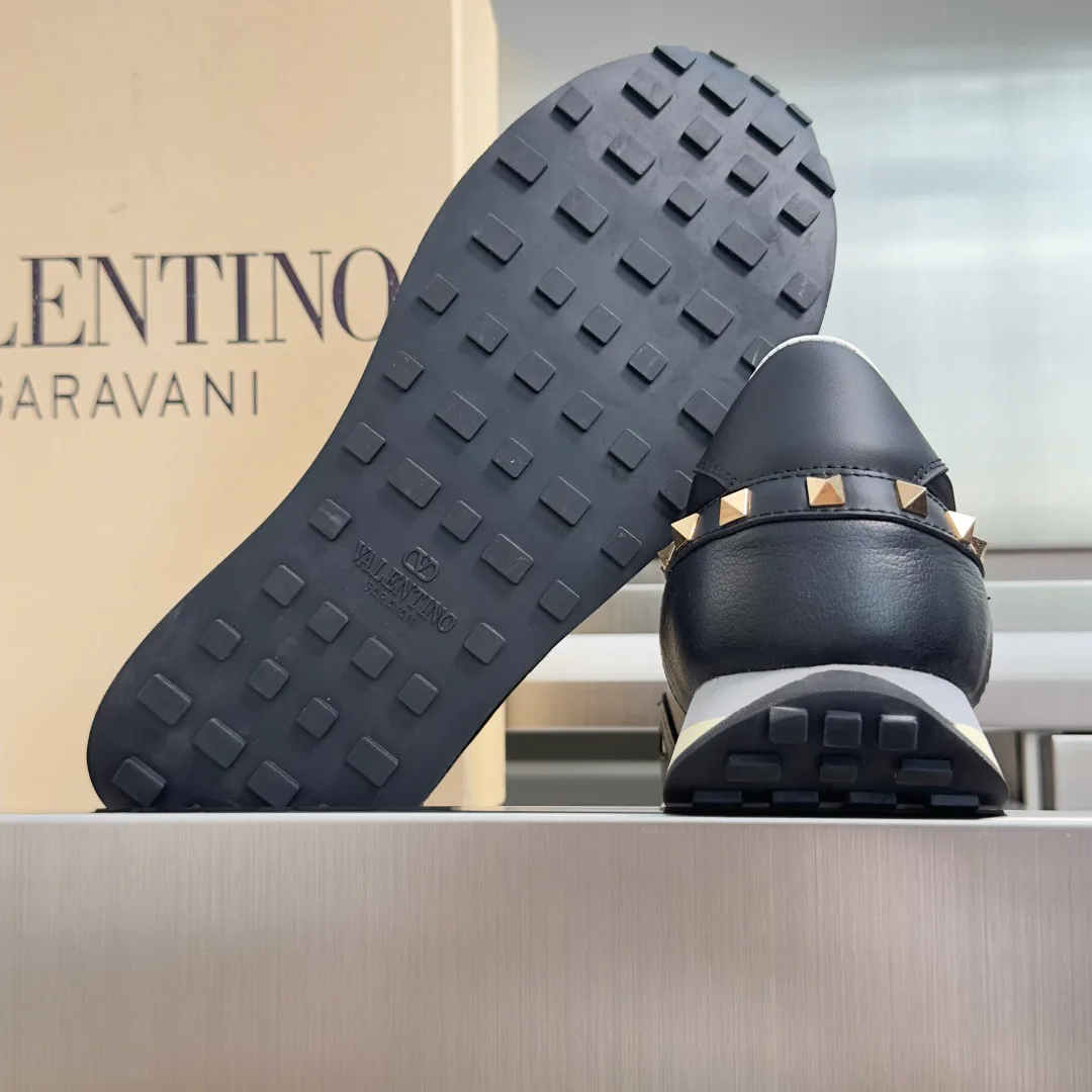 Women's Sneakers VALENTINO 17950499