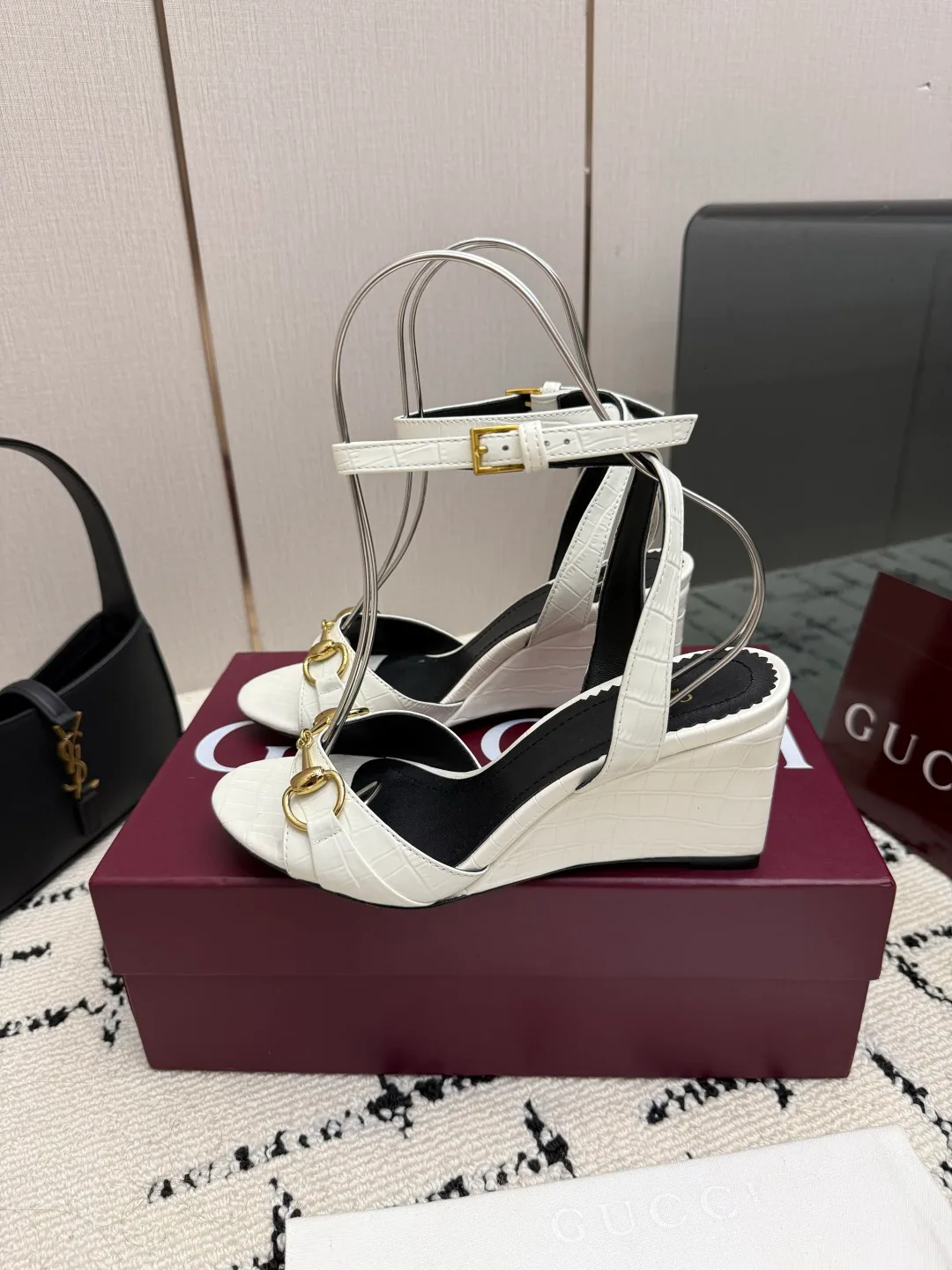 Women's Open-Toe Sandals GUCCI 18049070