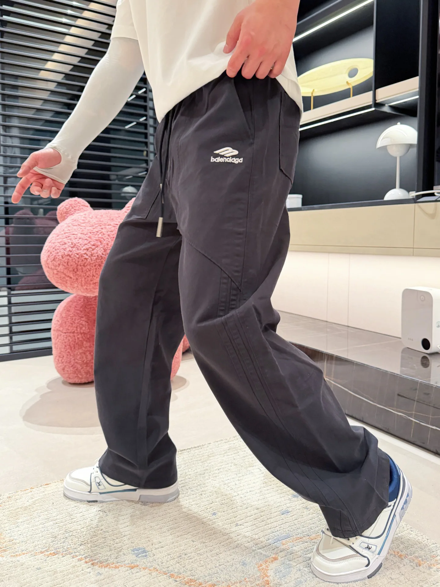 Men's Trousers BALENCIAGA 18499741