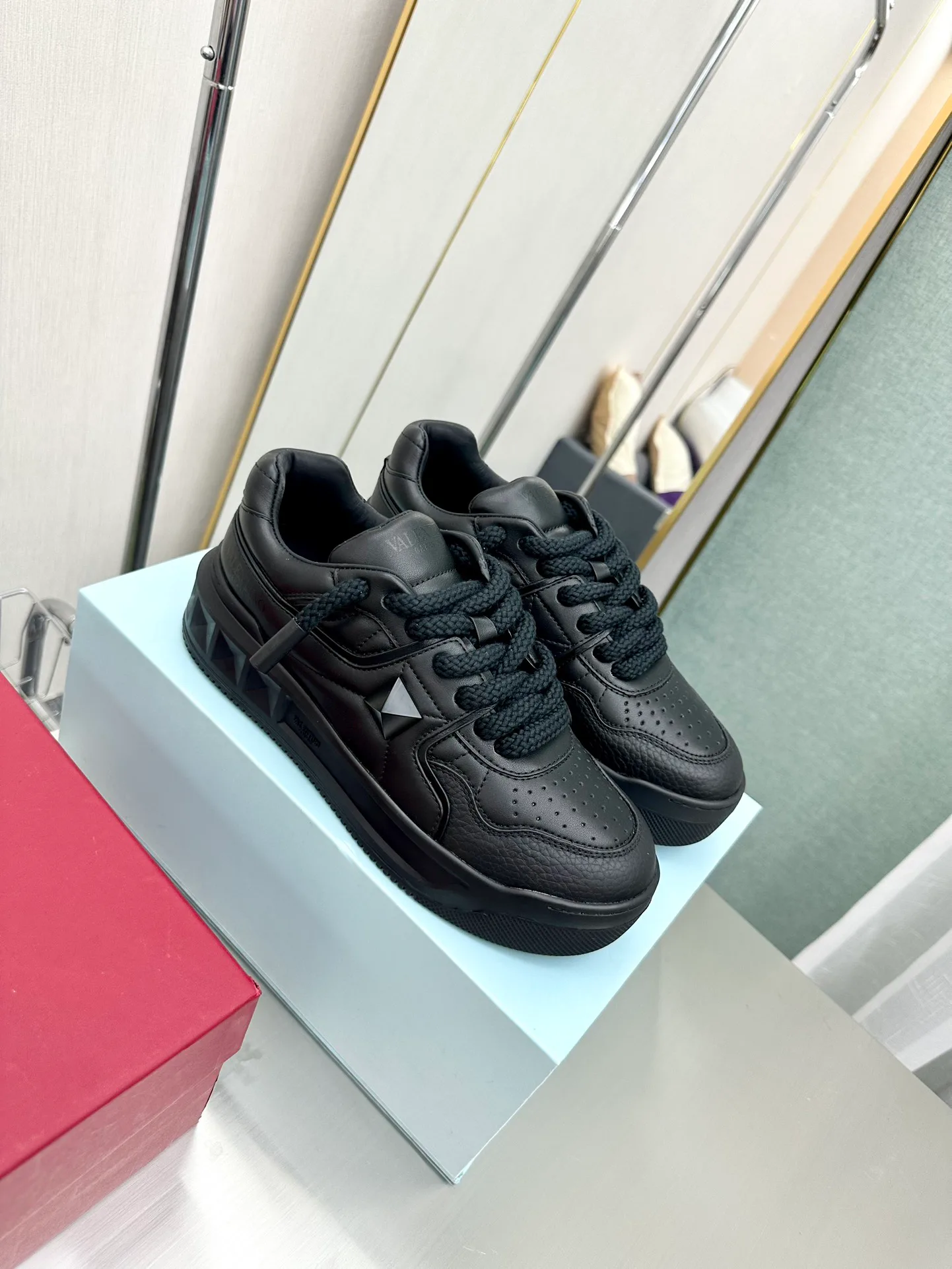 Women's Sneakers VALENTINO 17904333