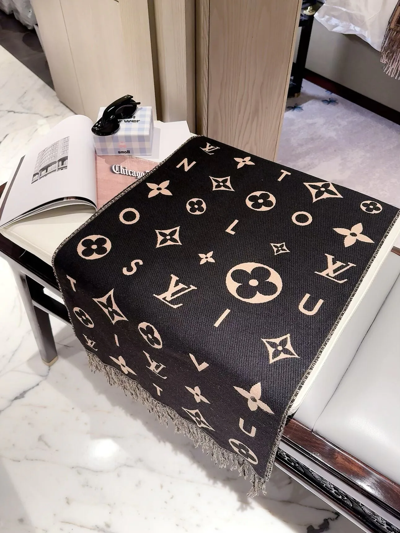 Scarves LOUIS VUITTON 18377563