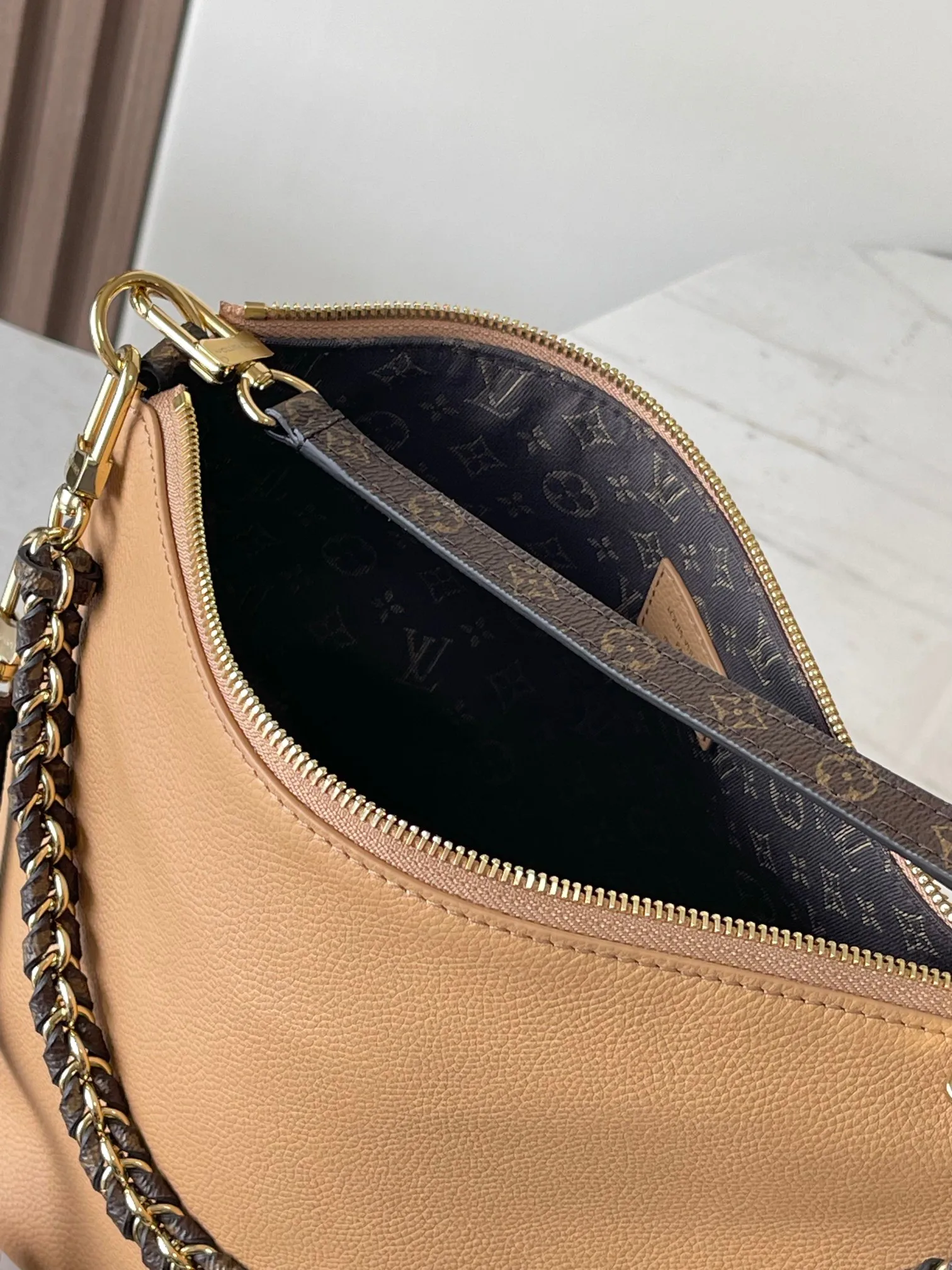 Women's Classic Handbags LOUIS VUITTON 18521048
