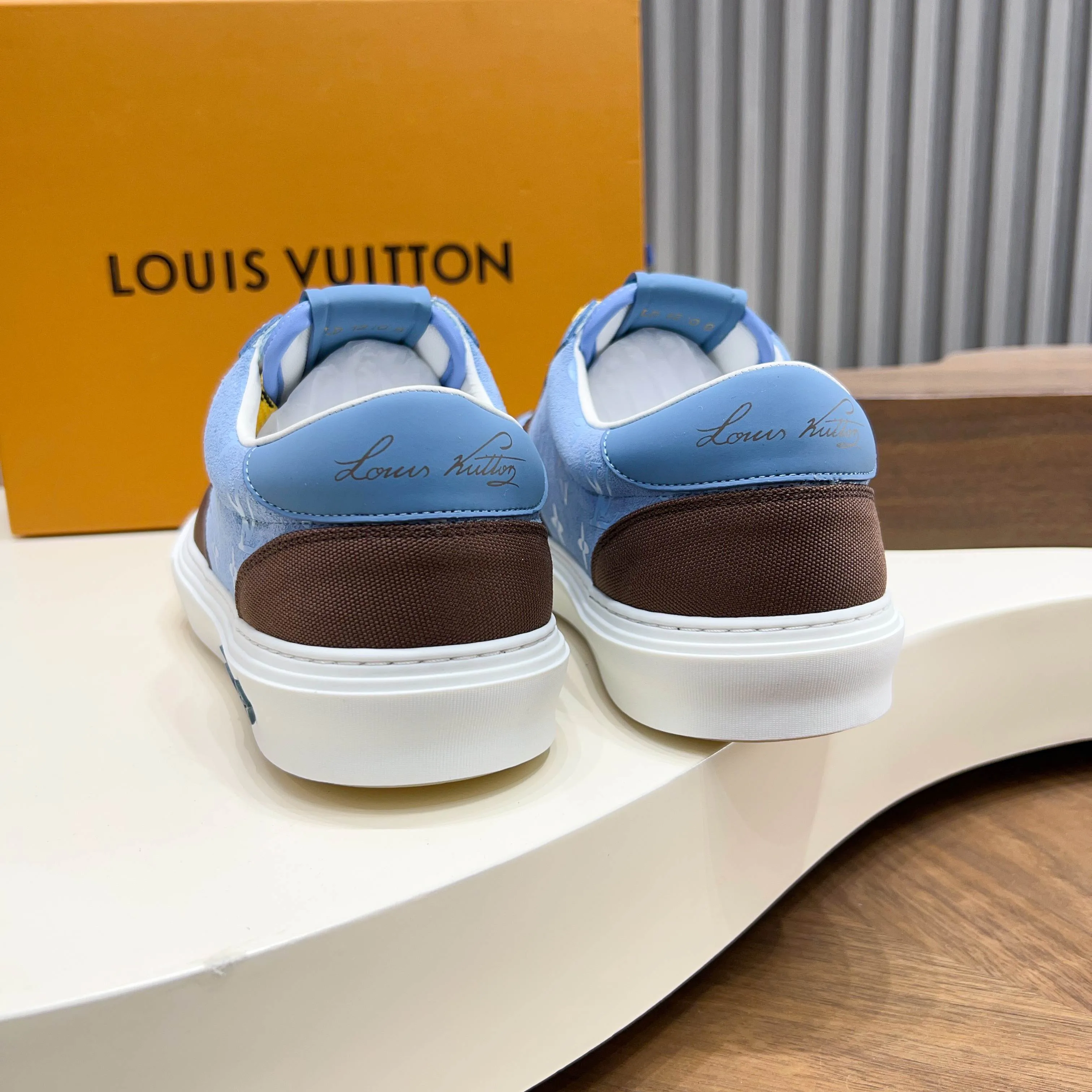 Men's Sneakers LOUIS VUITTON 18117096