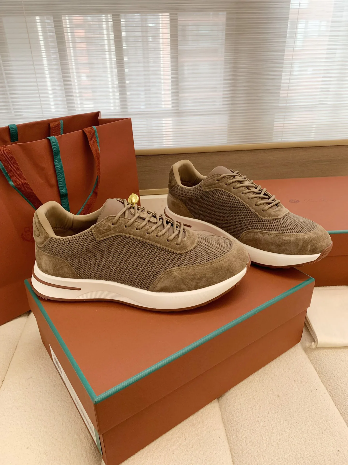 Men's Sneakers LORO PIANA 18486042