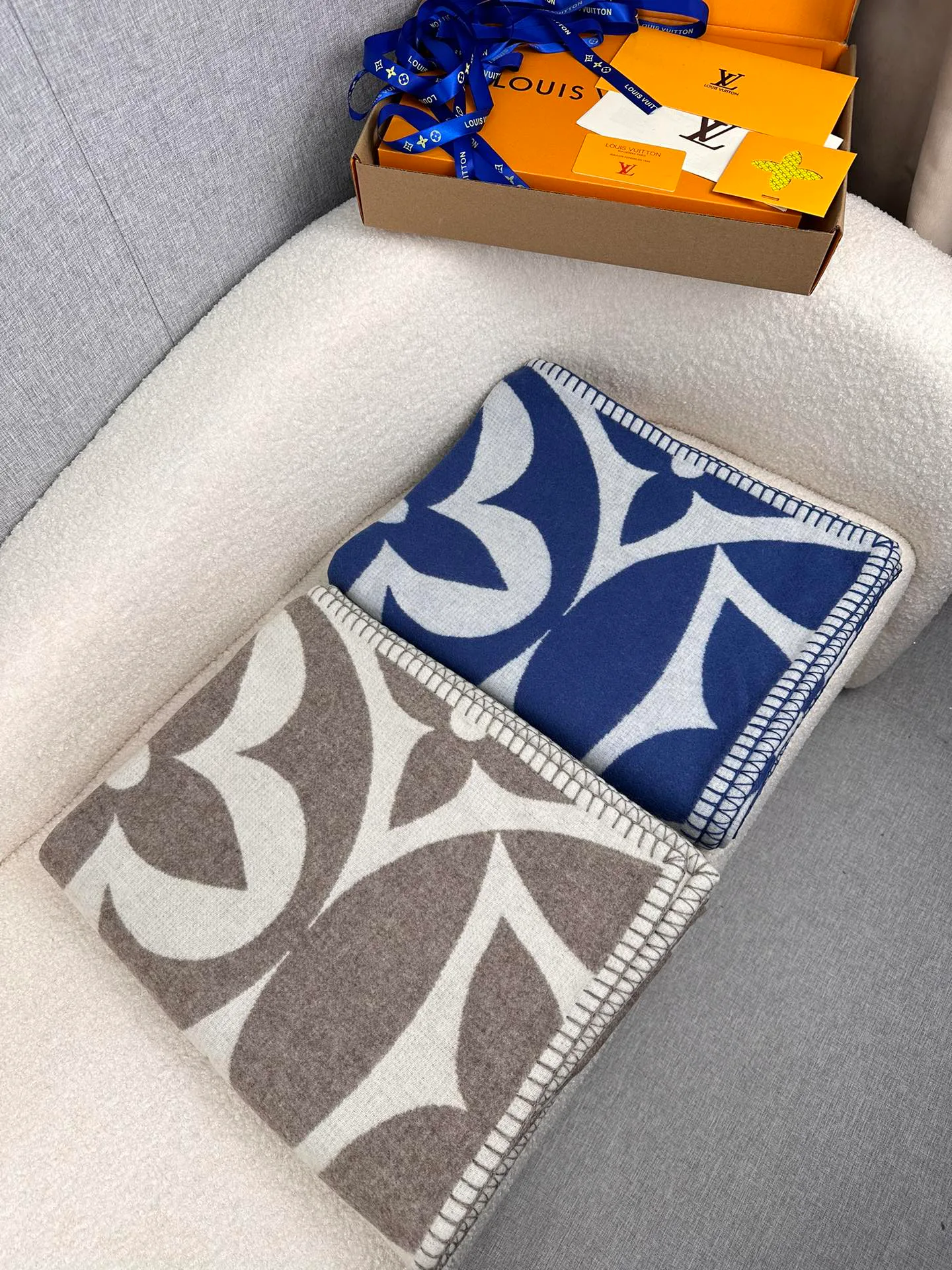 Textiles LOUIS VUITTON 18002658