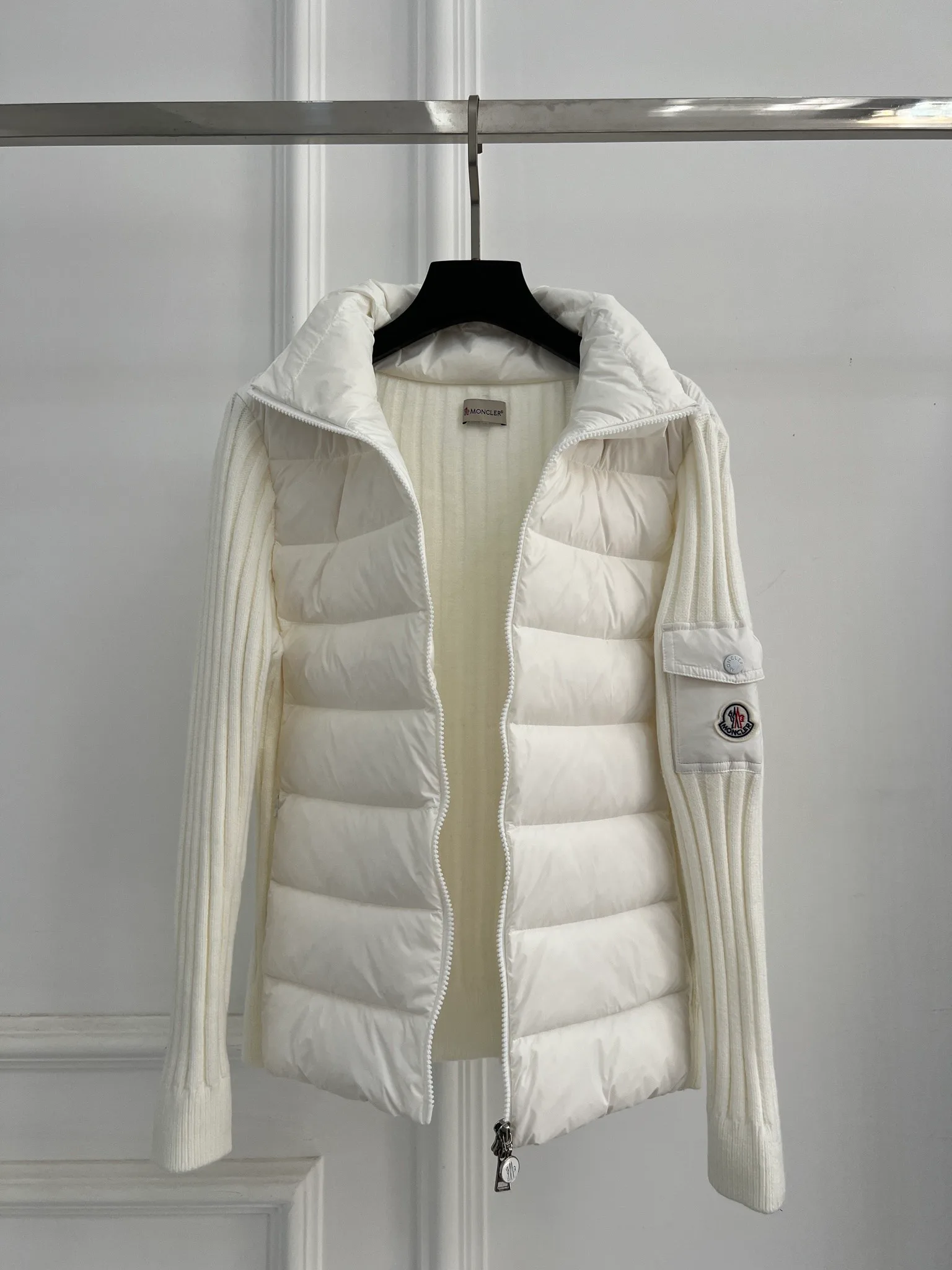 Women's Jackets And Down Jackets MONCLER 18416279