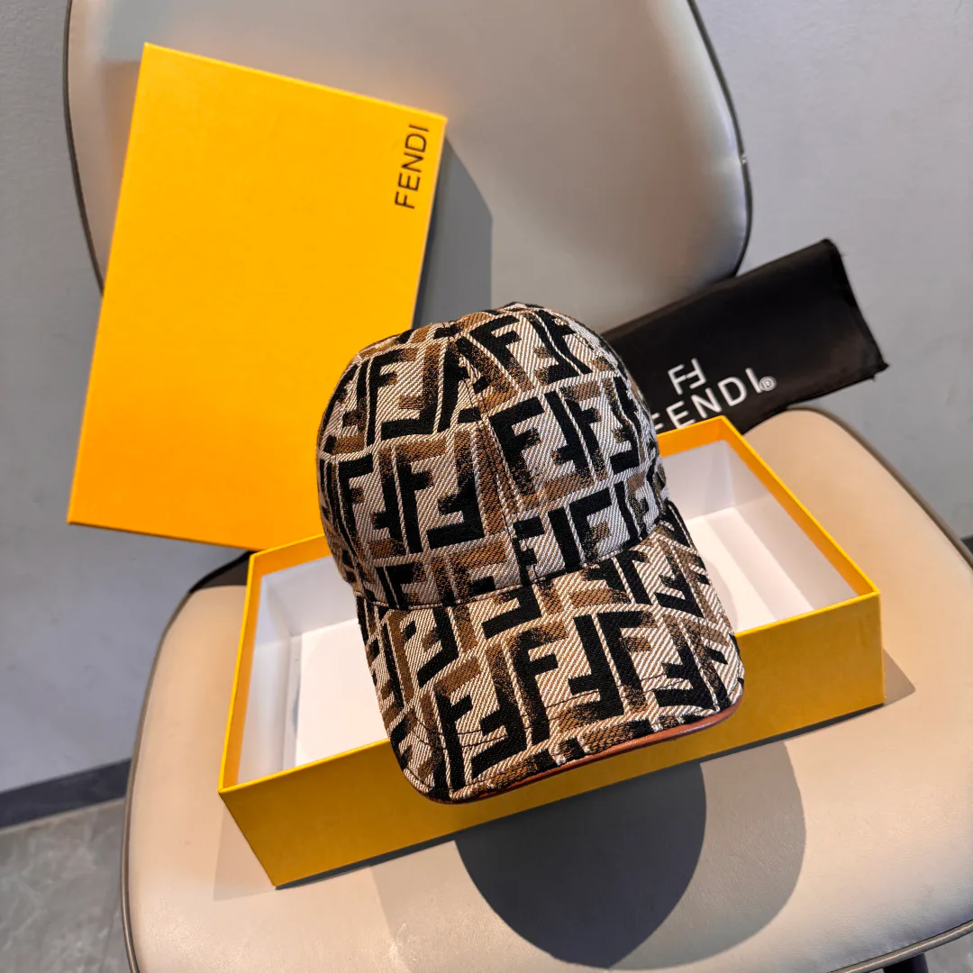 Hats FENDI 18105231