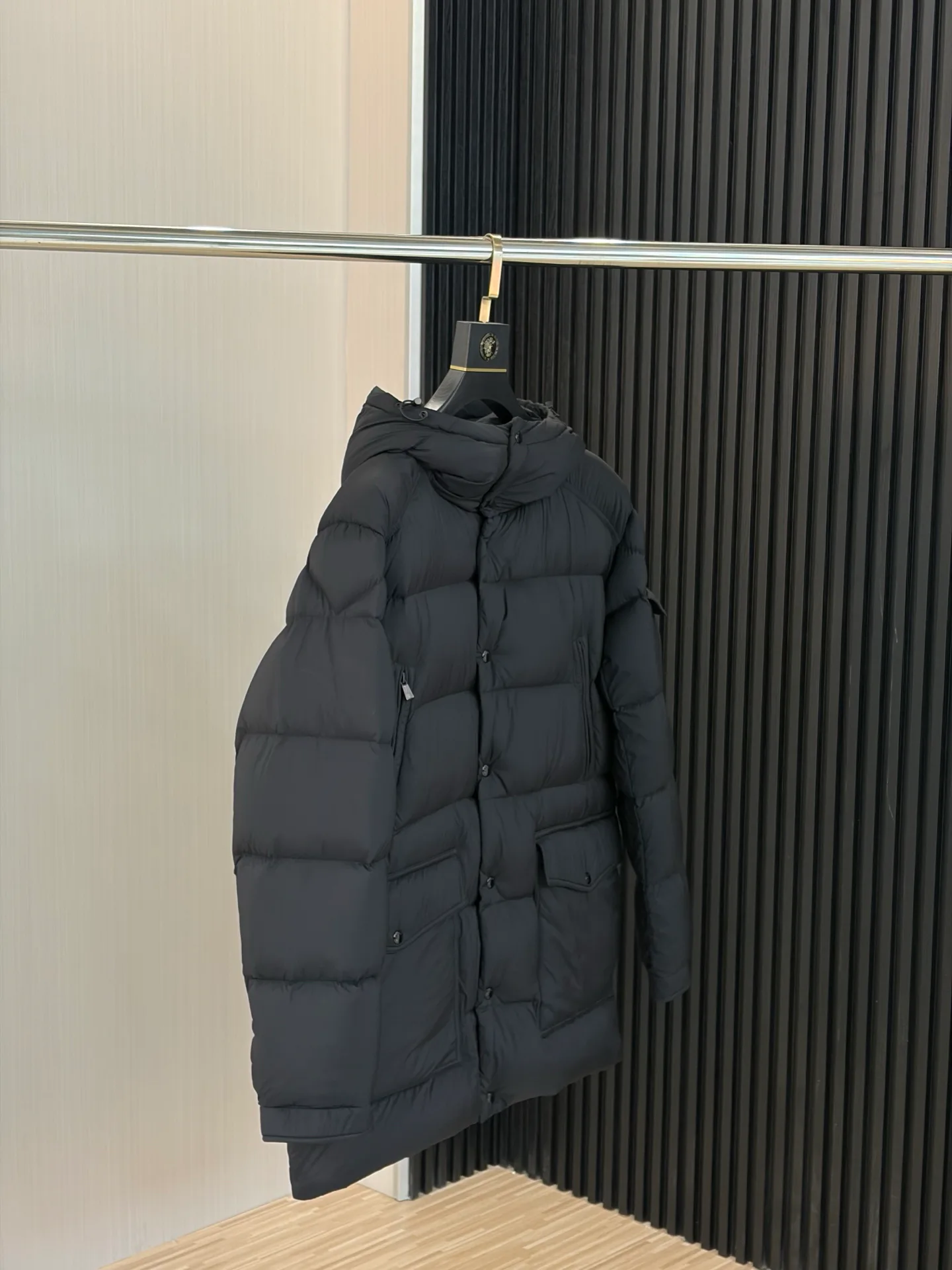 Women's Jackets And Down Jackets MONCLER 18323847