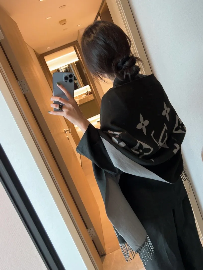 Scarves LOUIS VUITTON 18322479