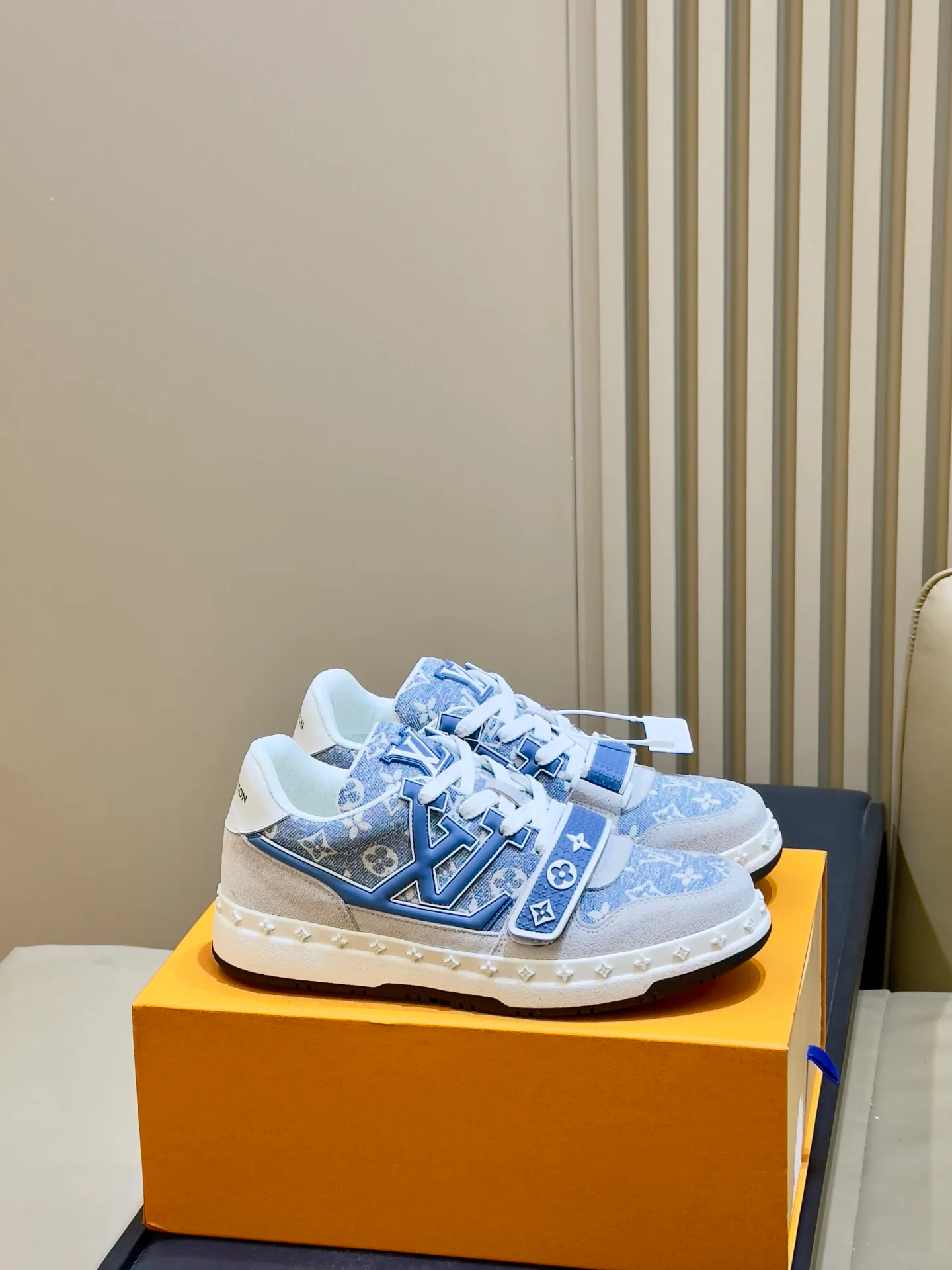 Men's Sneakers LOUIS VUITTON 18073548
