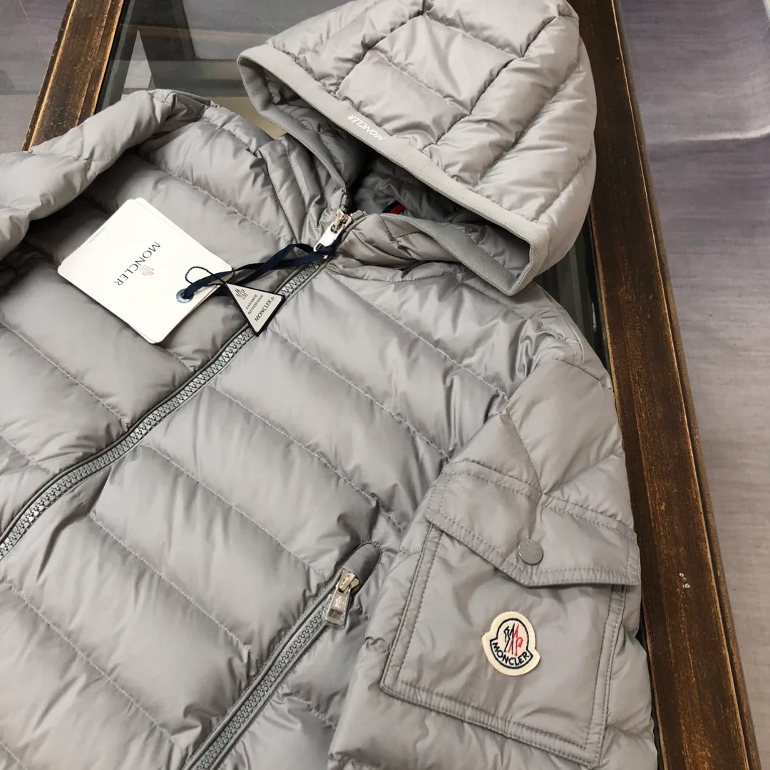 Women's Jackets And Down Jackets MONCLER 18408601
