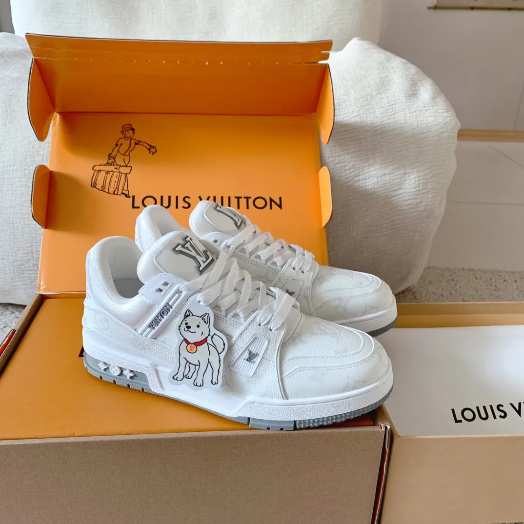 Women's Sneakers LOUIS VUITTON 17963678
