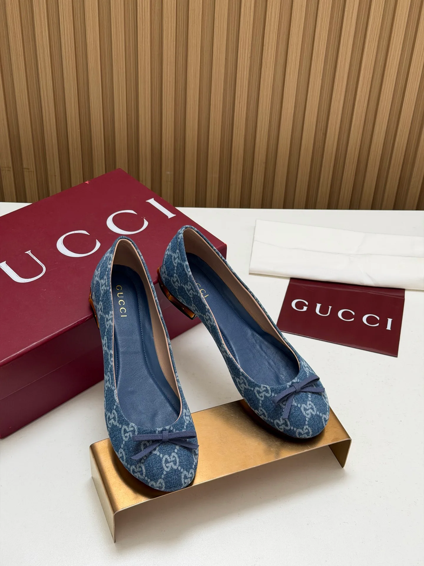 Women's Ballet Flats GUCCI 18396256