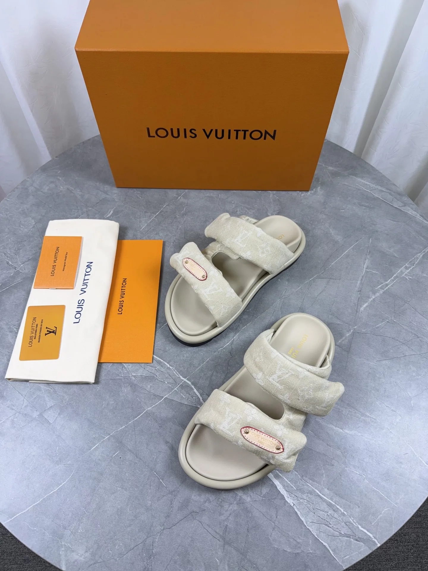 Women's Flip-Flops LOUIS VUITTON 17803867