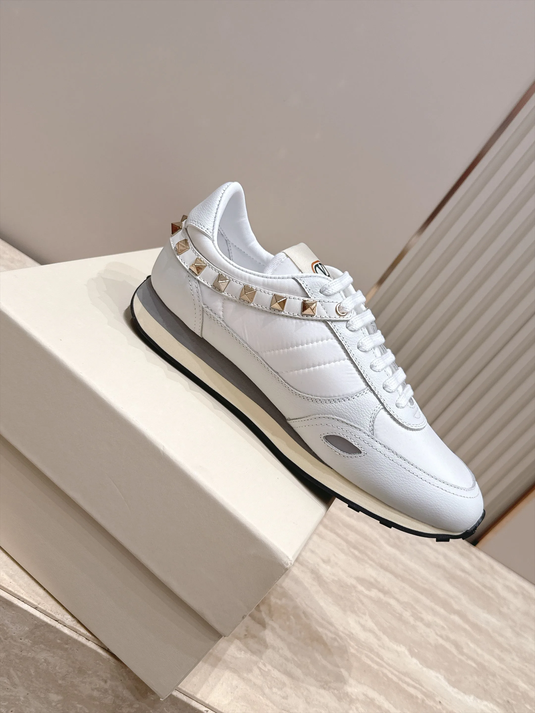 Women's Sneakers VALENTINO 17856166