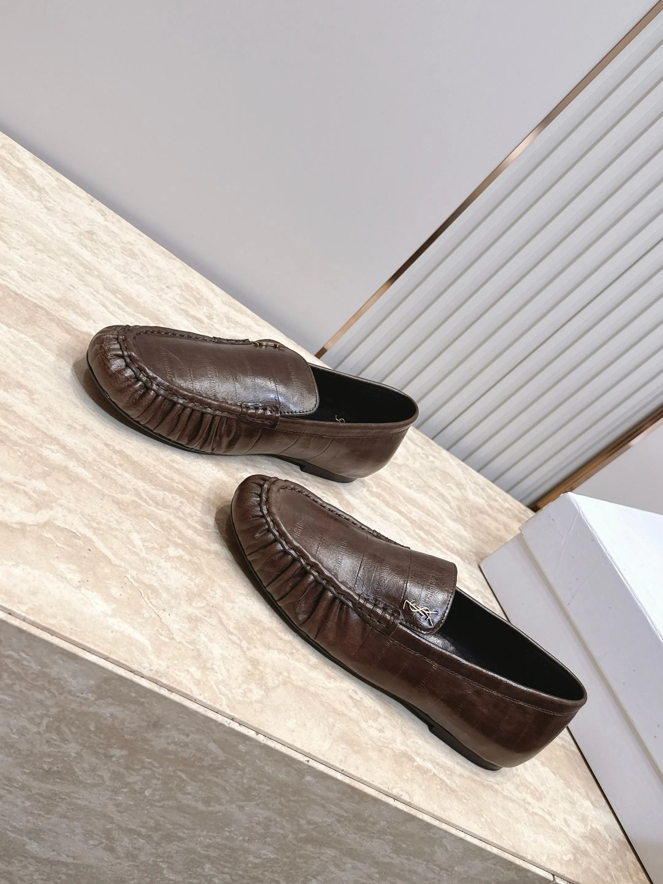 Women's Loafers And Moccasins SAINT LAURENT 17701329