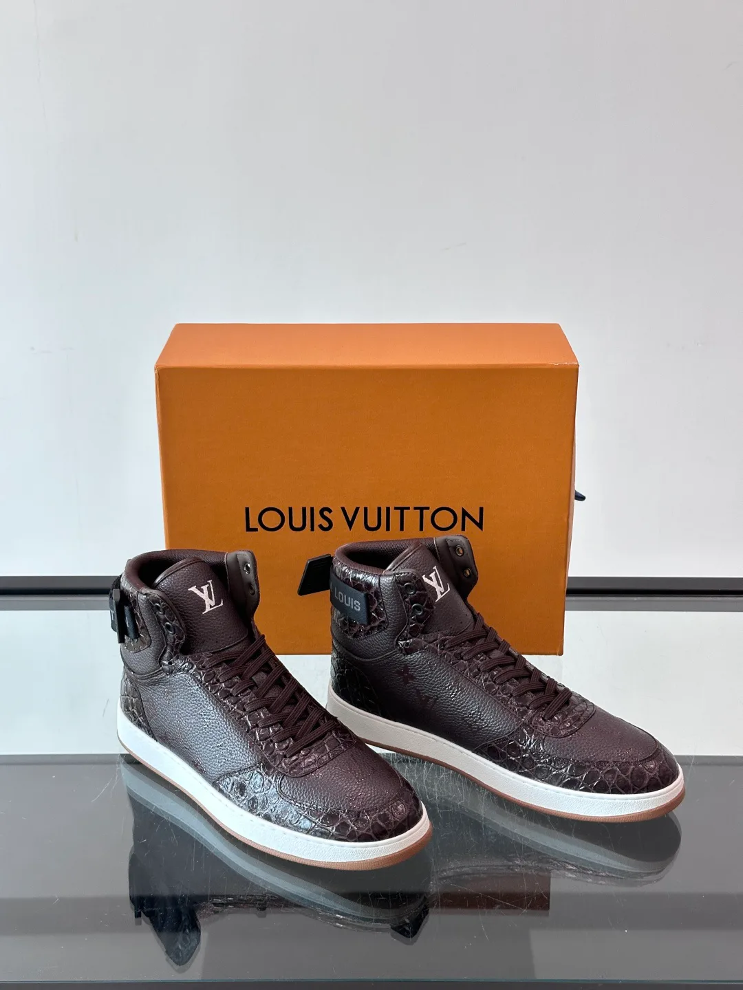Men's Sneakers LOUIS VUITTON 18400596