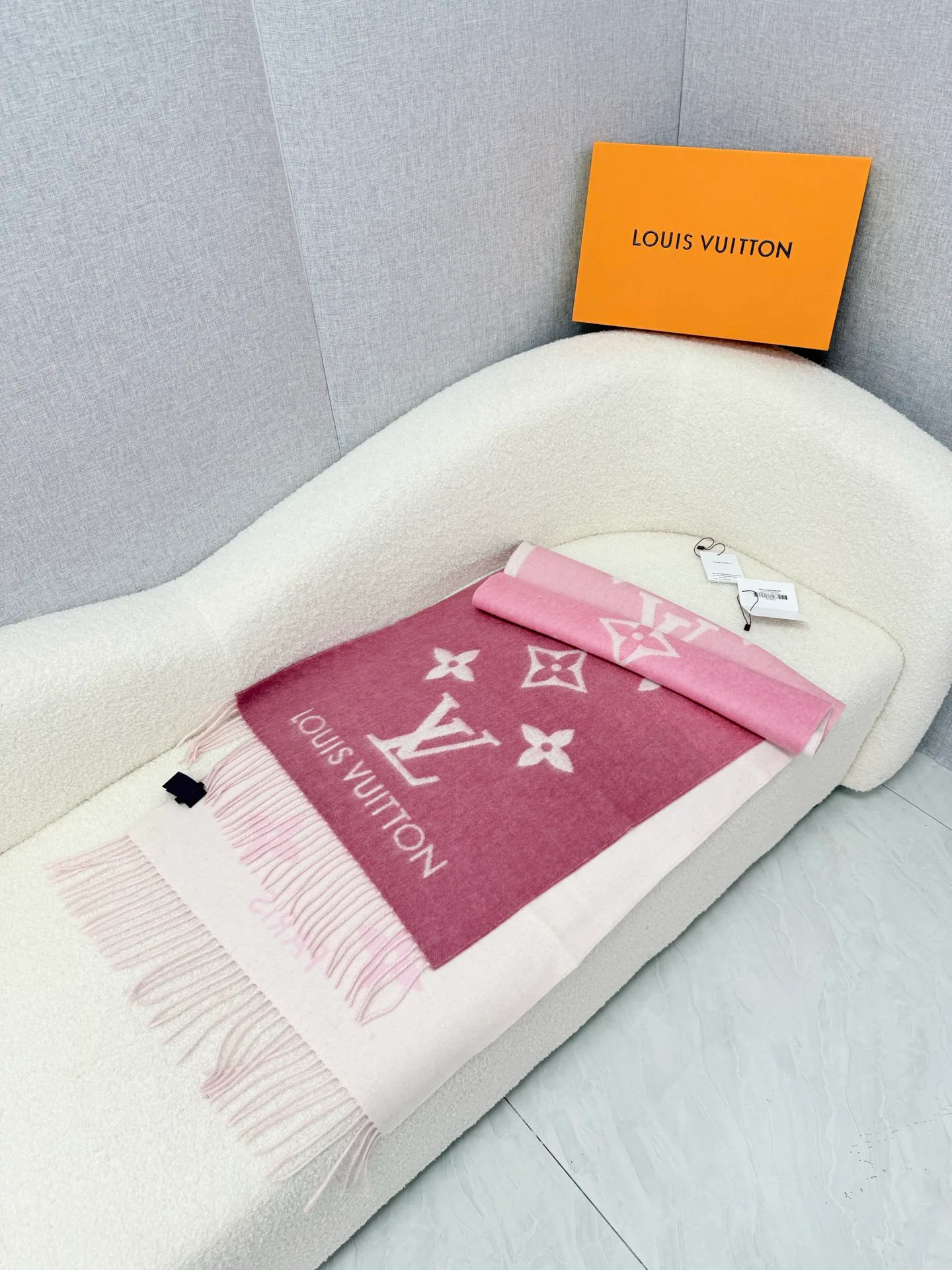Scarves LOUIS VUITTON 18322328