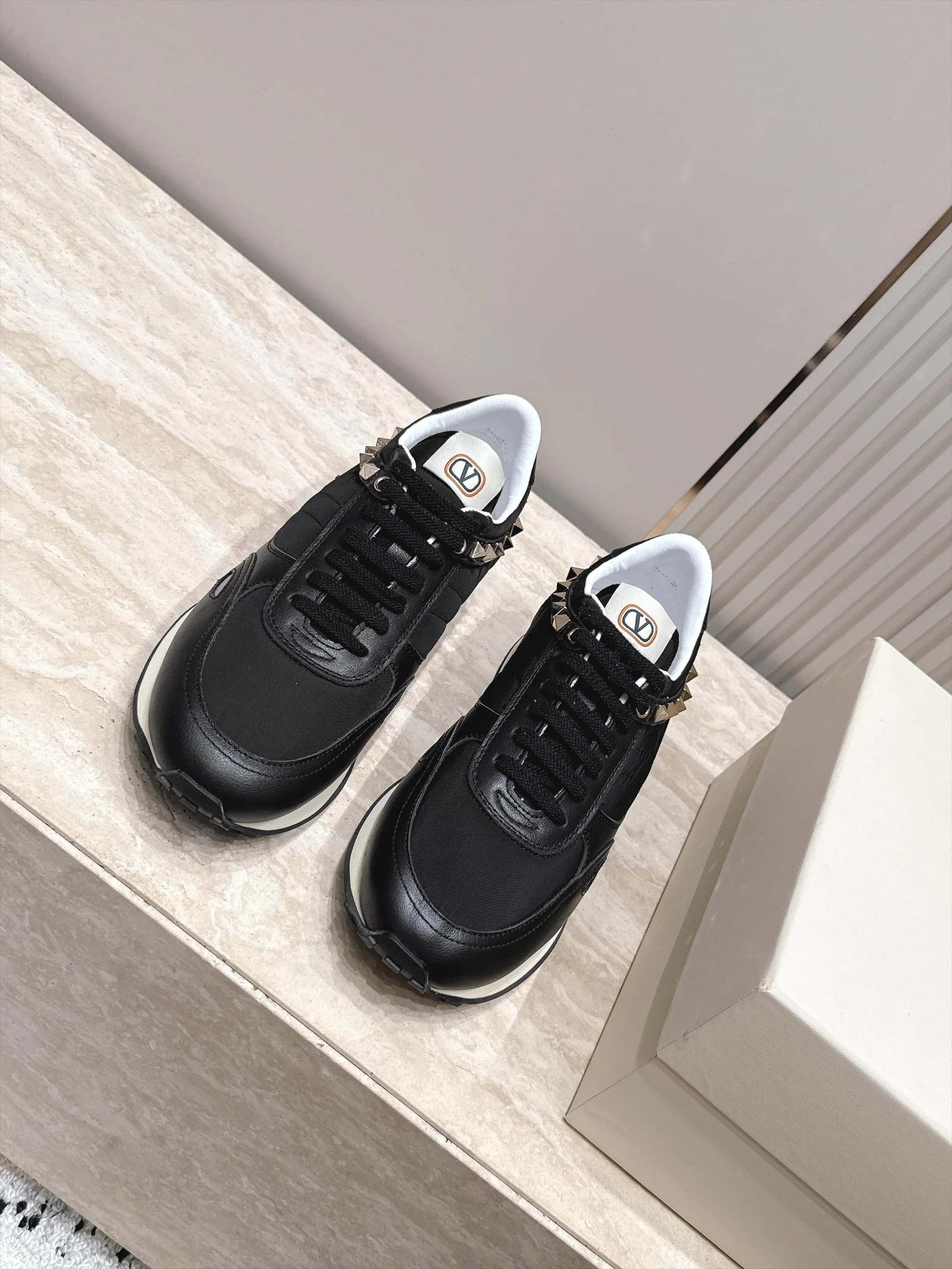 Women's Sneakers VALENTINO 17876598