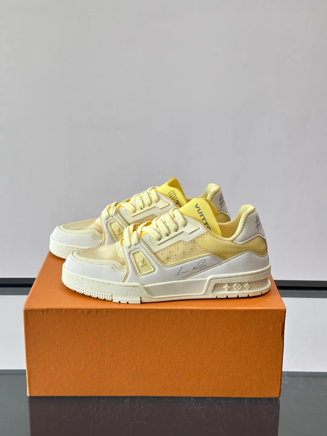 Men's Sneakers LOUIS VUITTON 17349439