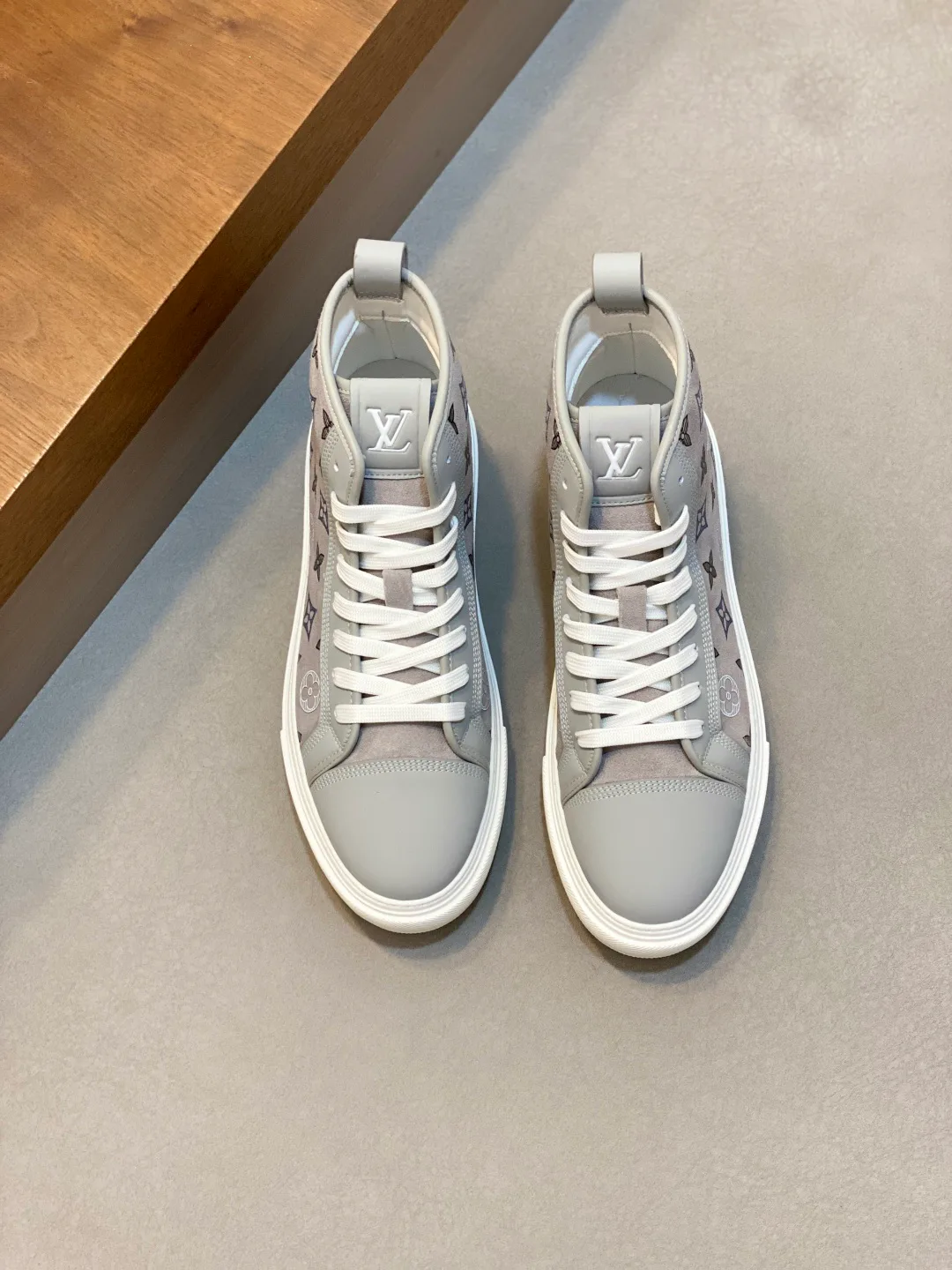 Кроссовки Мужские Louis Vuitton 18586527