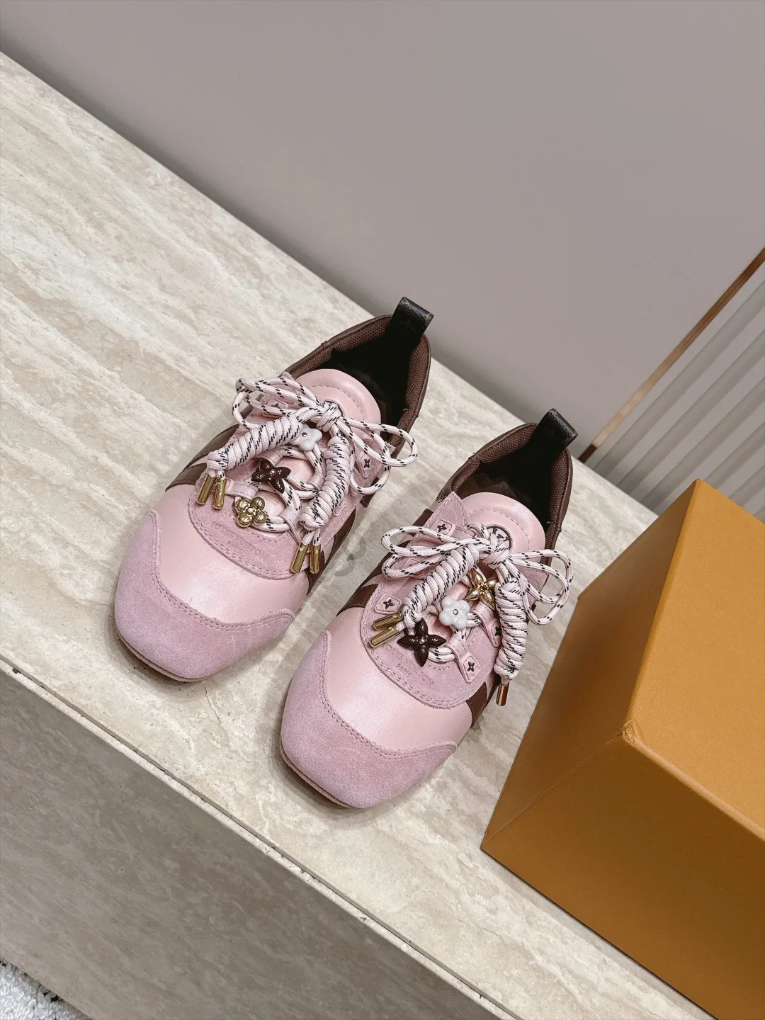 Women's Sneakers LOUIS VUITTON 18091987