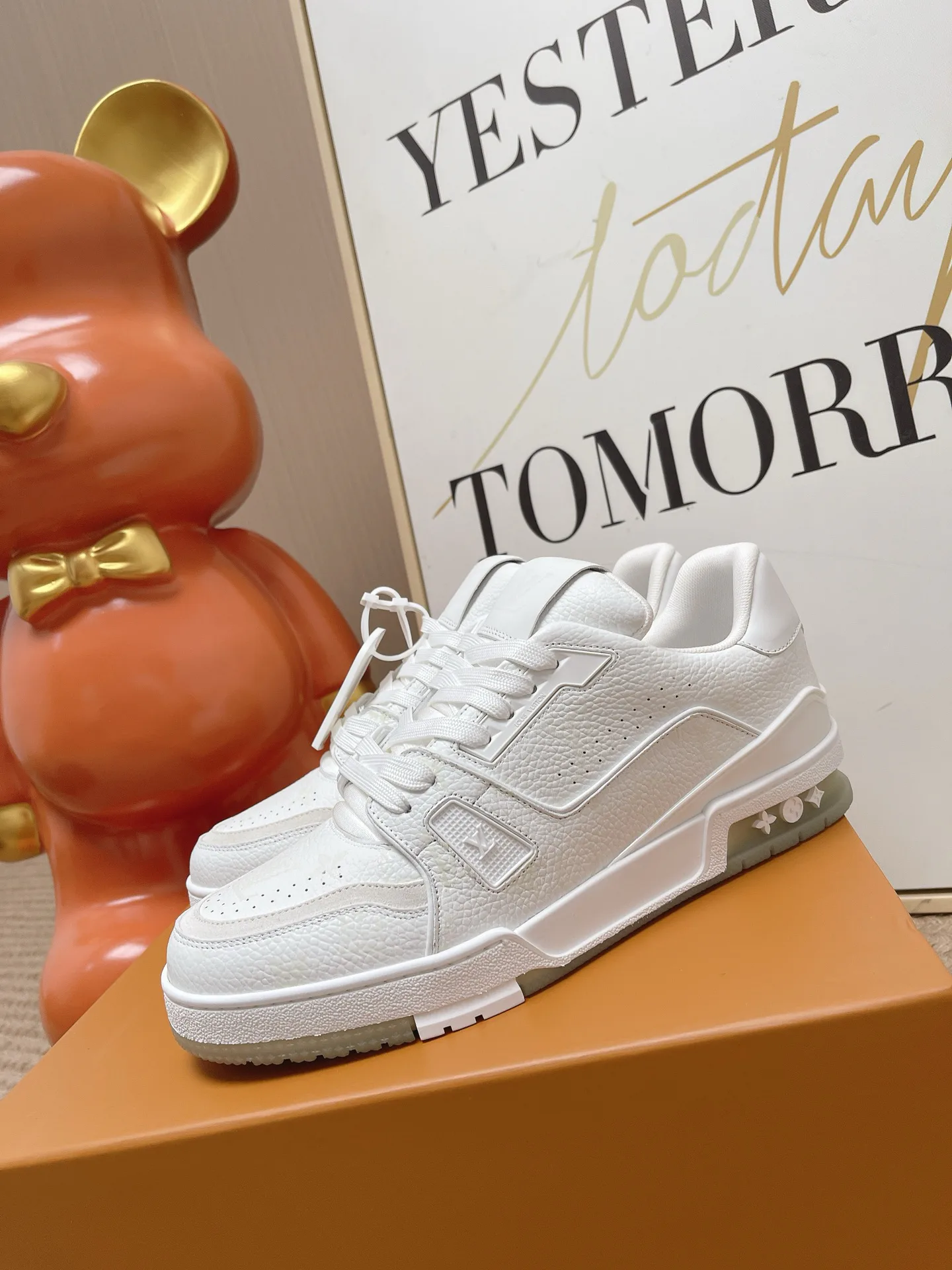 Women's Sneakers LOUIS VUITTON 17785309