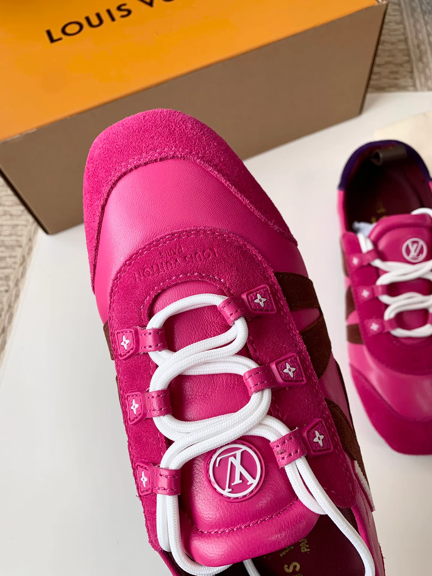 Women's Sneakers LOUIS VUITTON 17753810