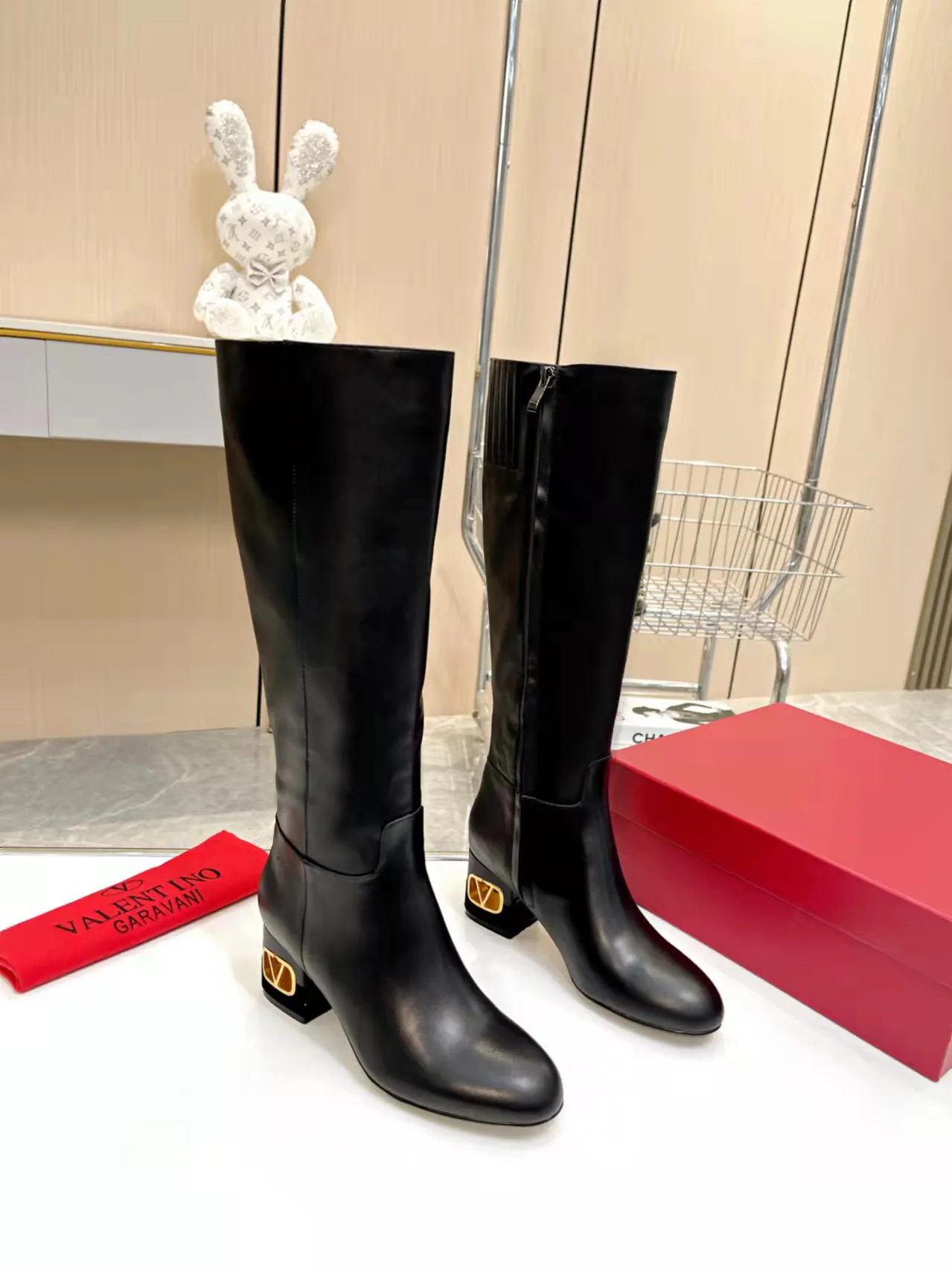 Women's Boots VALENTINO 17956938