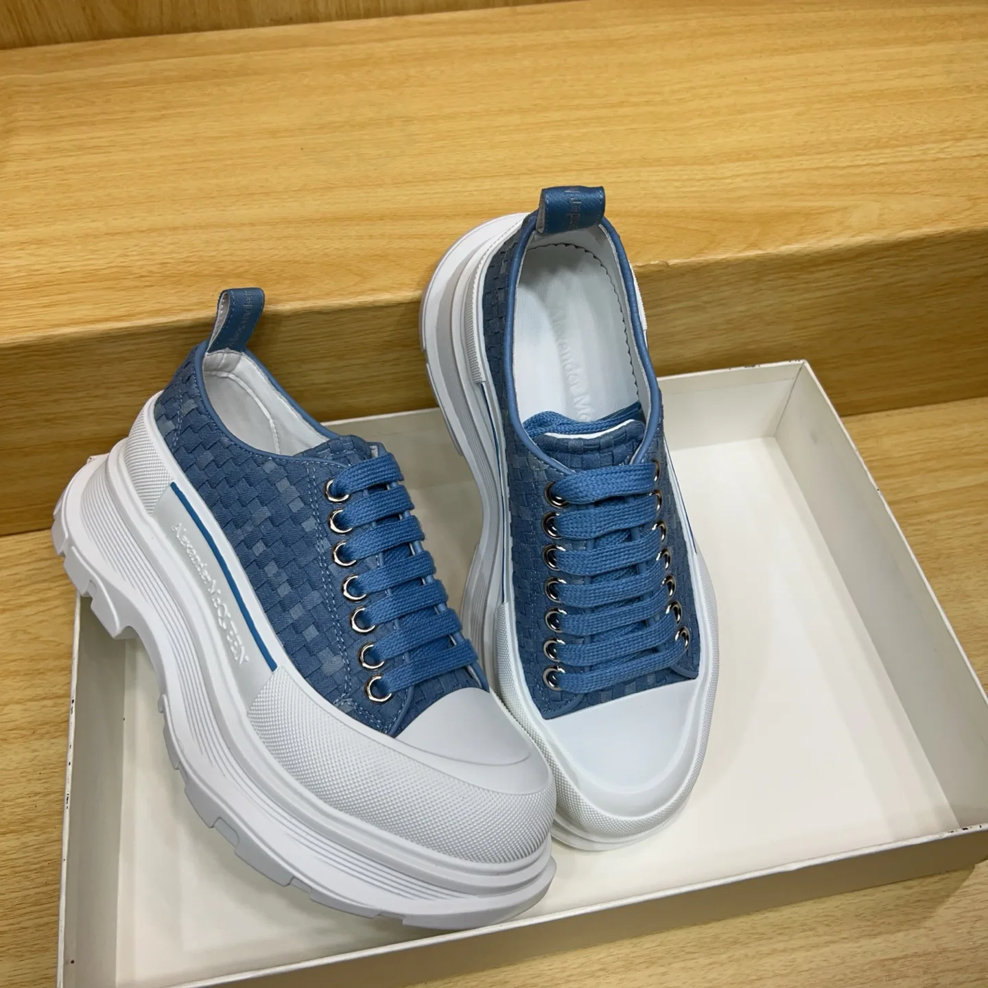 Women's Sneakers ALEXANDER MCQUEEN 17545170