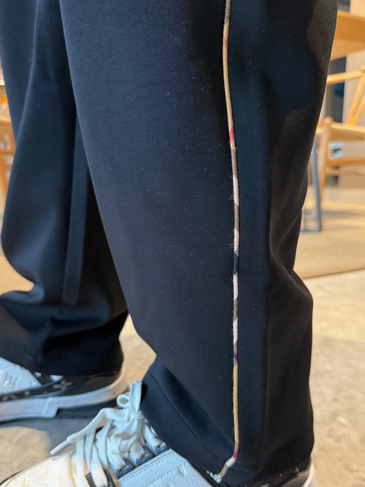 Men's Trousers BURBERRY 18345778