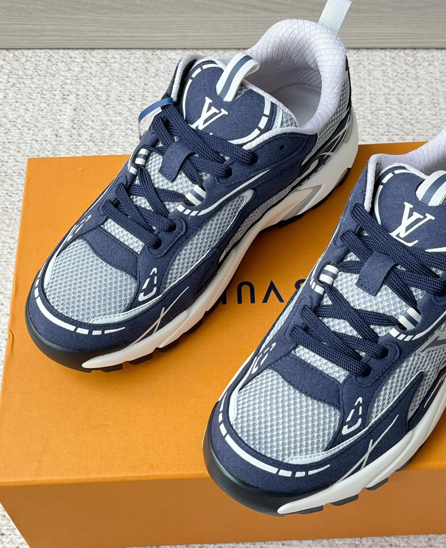 Men's Sneakers LOUIS VUITTON 17972108