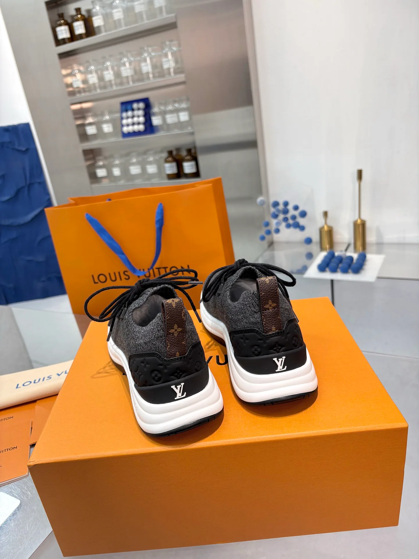 Women's Sneakers LOUIS VUITTON 18055130