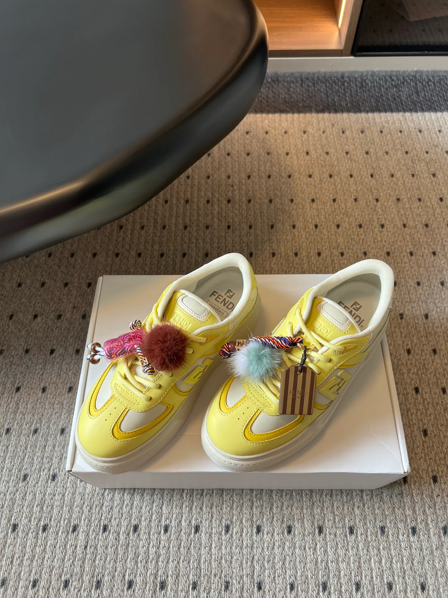 Women's Sneakers FENDI 17190589