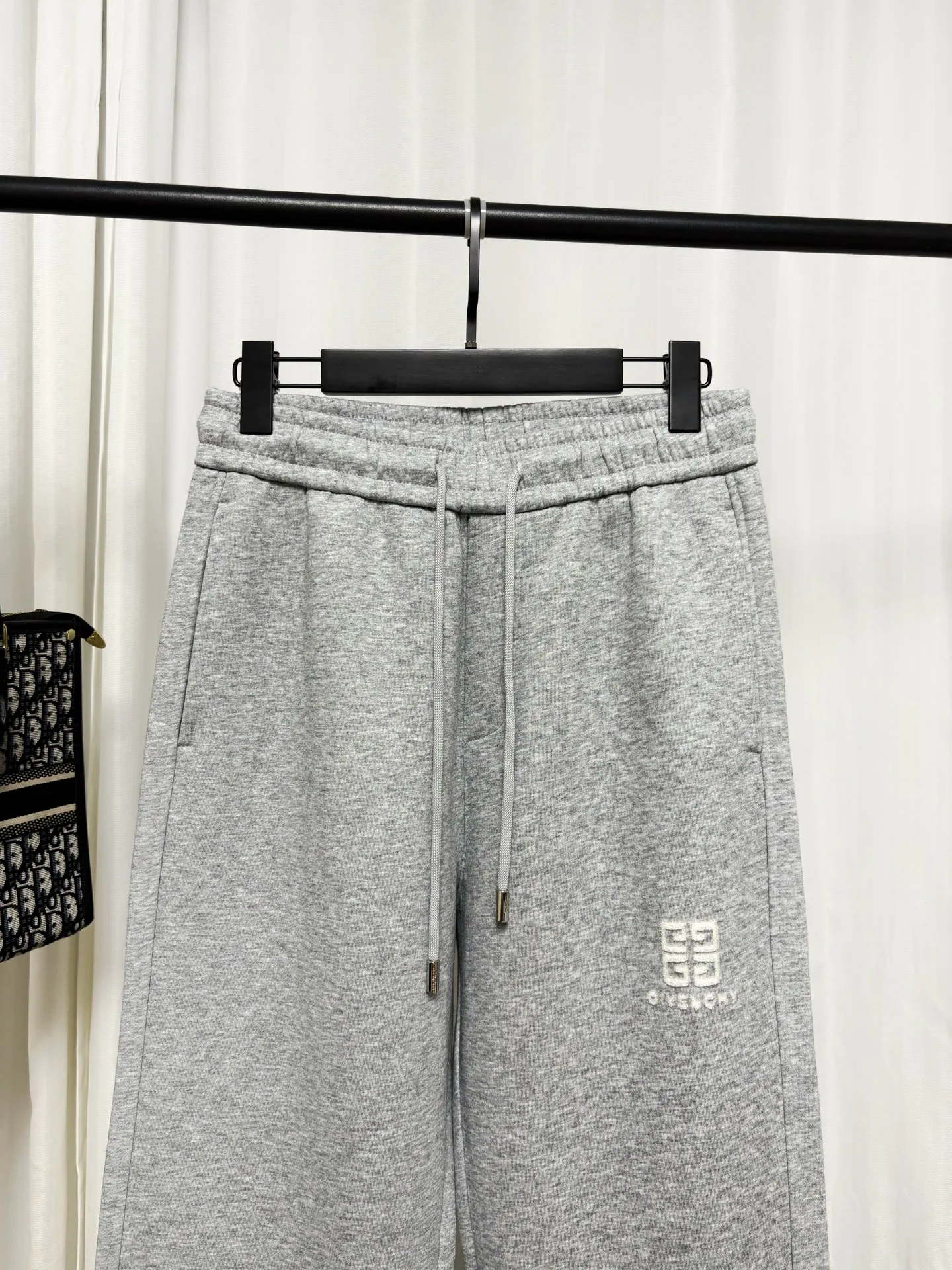 Men's Trousers GIVENCHY 18179177